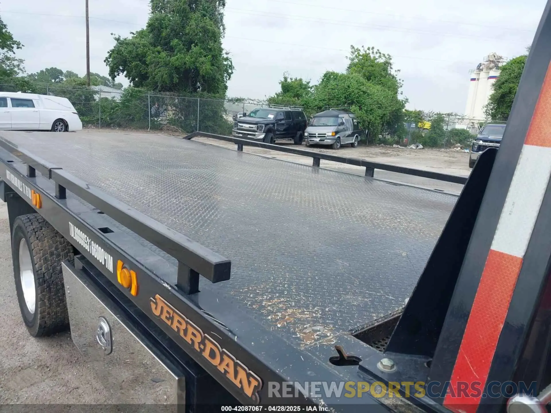 6 Photograph of a damaged car 1FDUF5GT1KEF20884 FORD F-550 CHASSIS 2019
