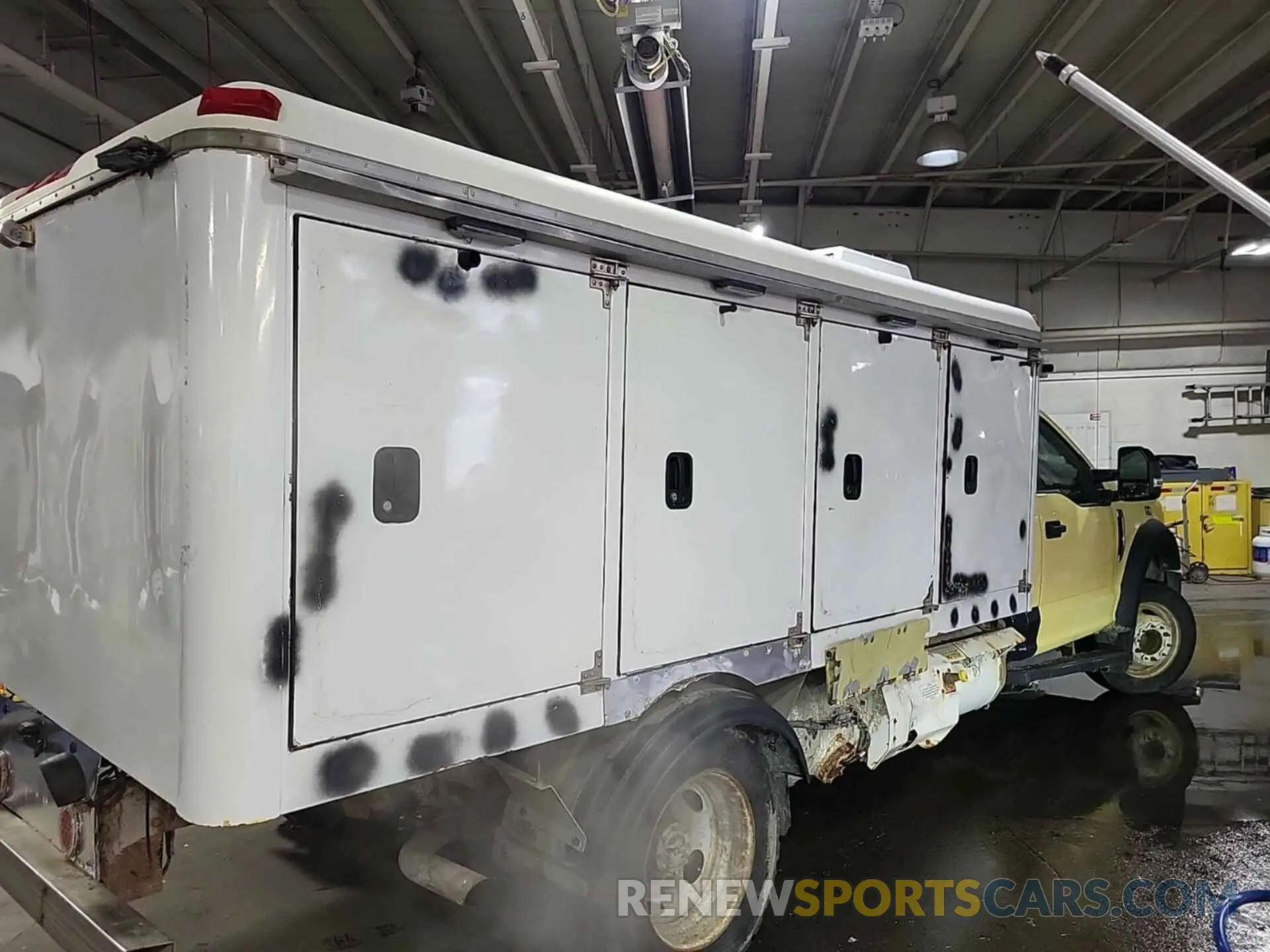 10 Photograph of a damaged car 1FDUF5GY1KEE44207 FORD F-550 CHASSIS 2019