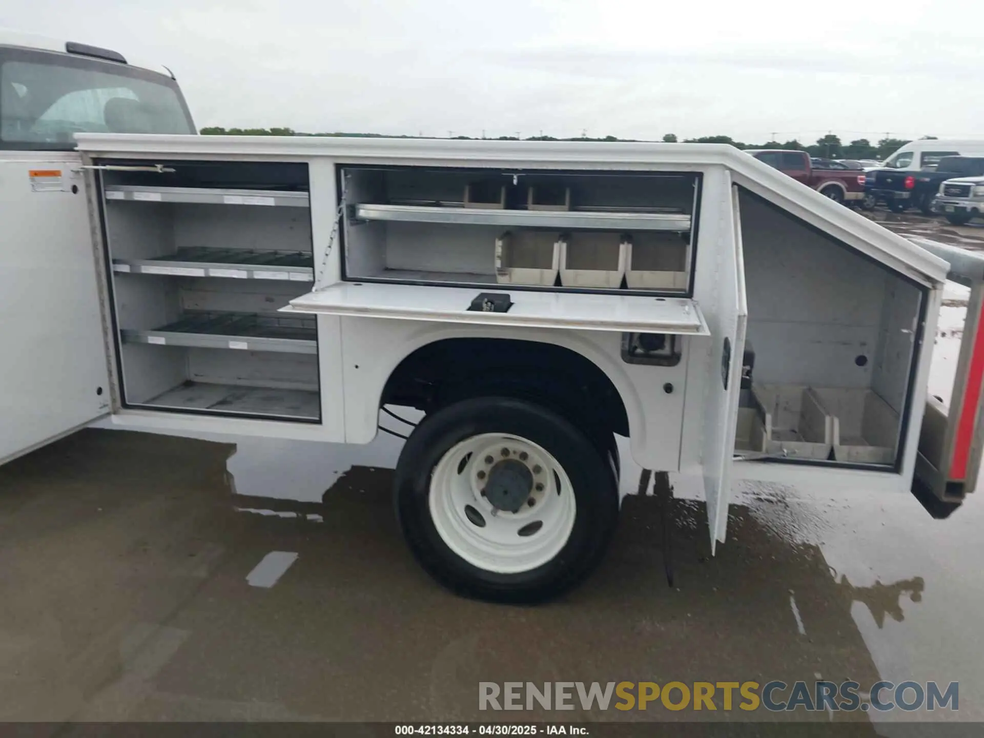 12 Photograph of a damaged car 1FDUF5GY4KEF91492 FORD F-550 CHASSIS 2019