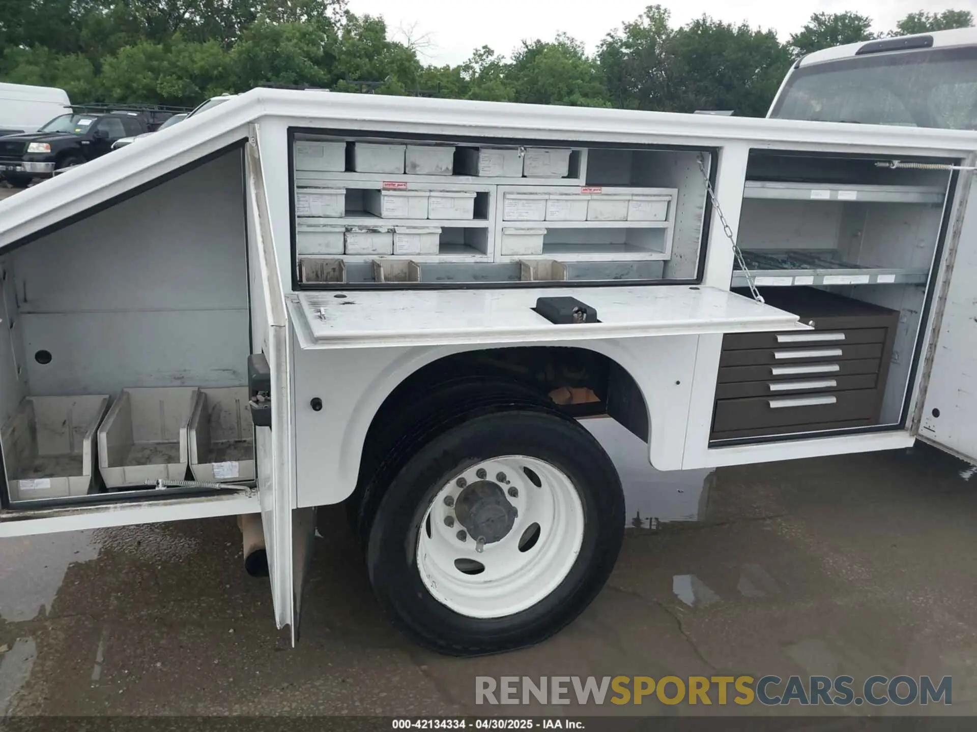 13 Photograph of a damaged car 1FDUF5GY4KEF91492 FORD F-550 CHASSIS 2019