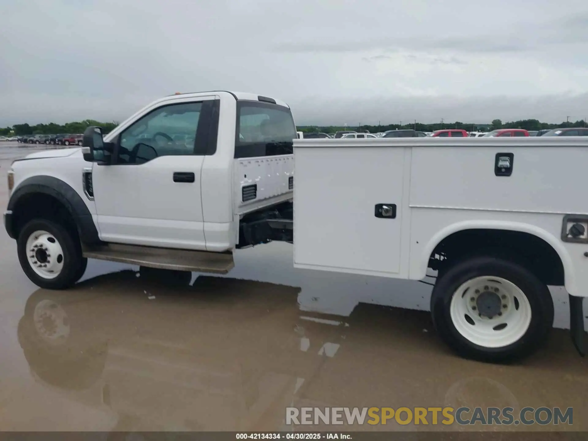 17 Photograph of a damaged car 1FDUF5GY4KEF91492 FORD F-550 CHASSIS 2019