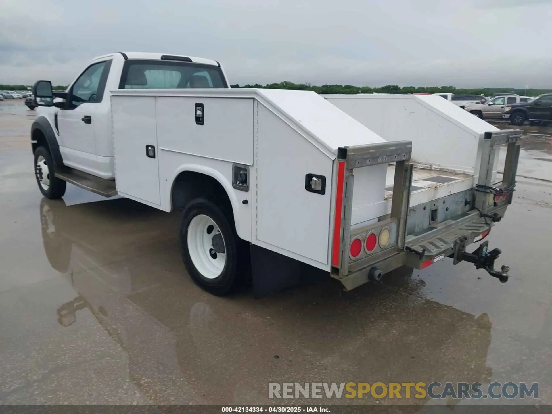 3 Photograph of a damaged car 1FDUF5GY4KEF91492 FORD F-550 CHASSIS 2019