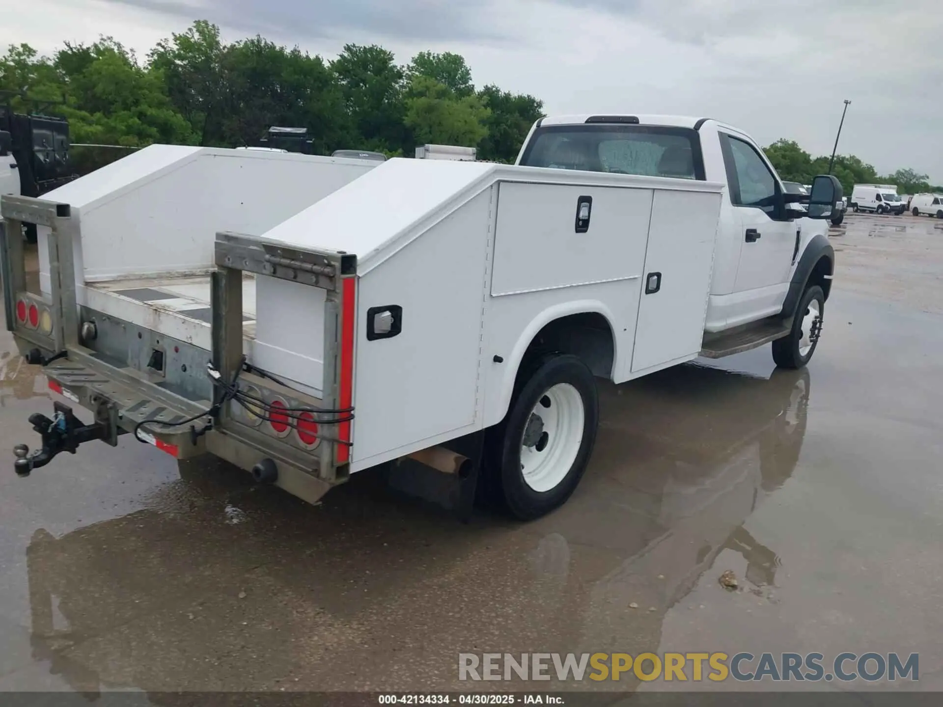 4 Photograph of a damaged car 1FDUF5GY4KEF91492 FORD F-550 CHASSIS 2019