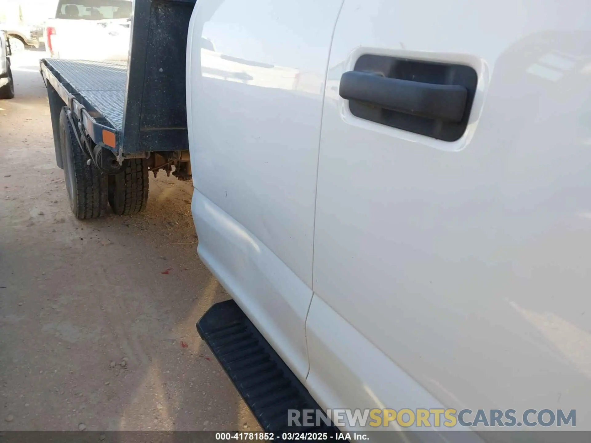 11 Photograph of a damaged car 1FD0X5HT4MED04735 FORD F-550 CHASSIS 2021