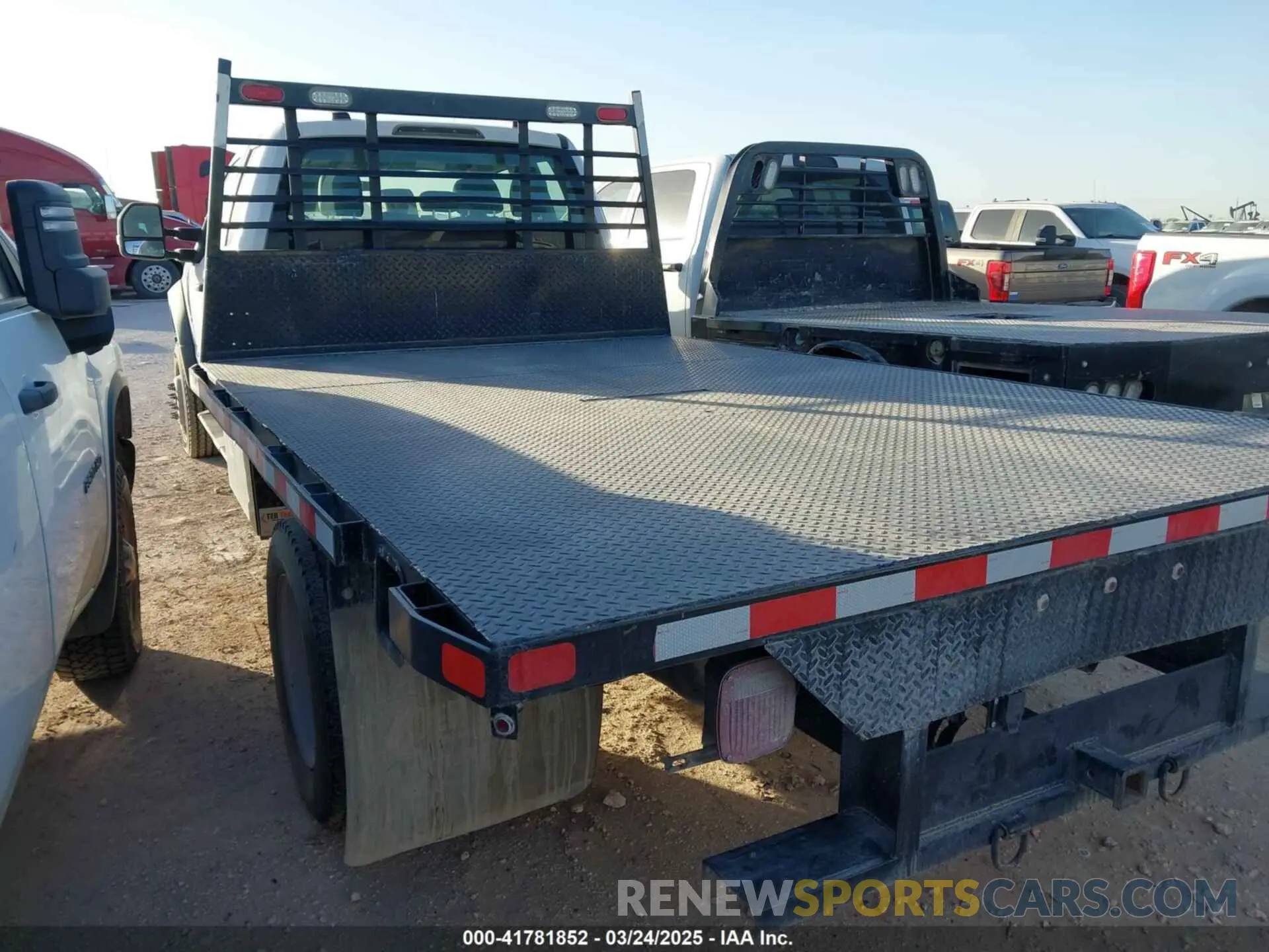 3 Photograph of a damaged car 1FD0X5HT4MED04735 FORD F-550 CHASSIS 2021