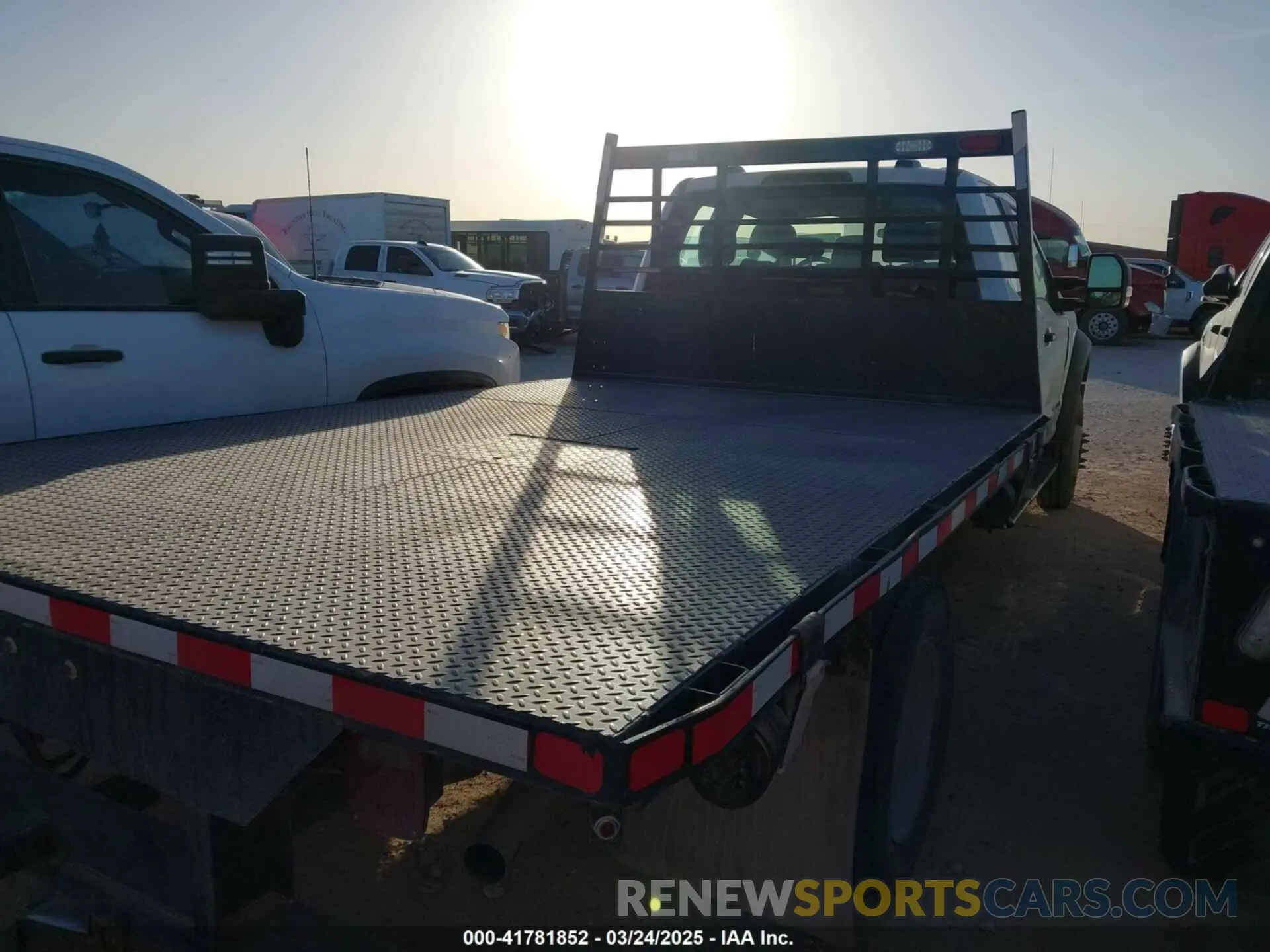 4 Photograph of a damaged car 1FD0X5HT4MED04735 FORD F-550 CHASSIS 2021