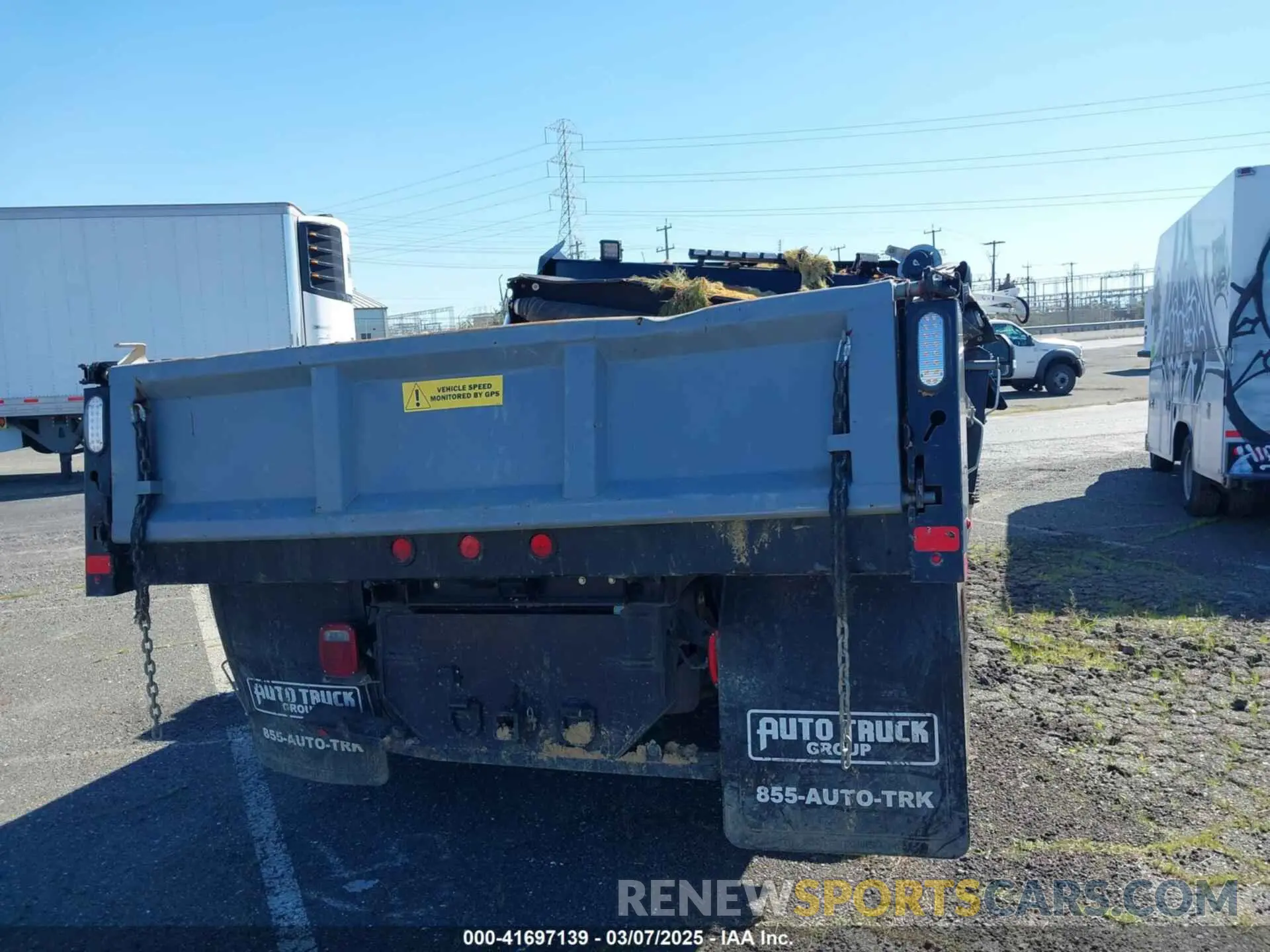 17 Photograph of a damaged car 1FD0X5GT7NEE93562 FORD F-550 CHASSIS 2022