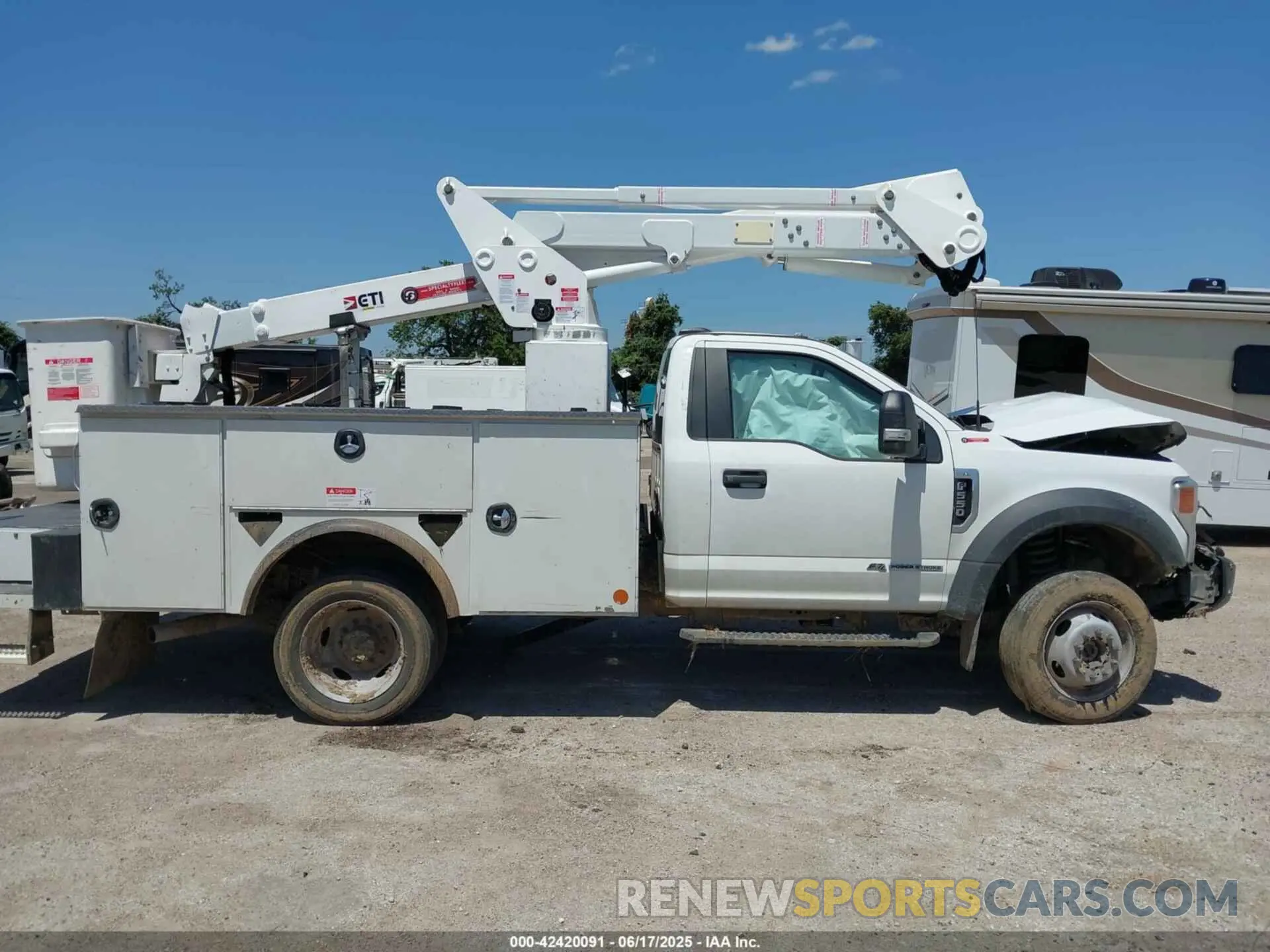 13 Photograph of a damaged car 1FDUF5HTXNEE69078 FORD F-550 CHASSIS 2022