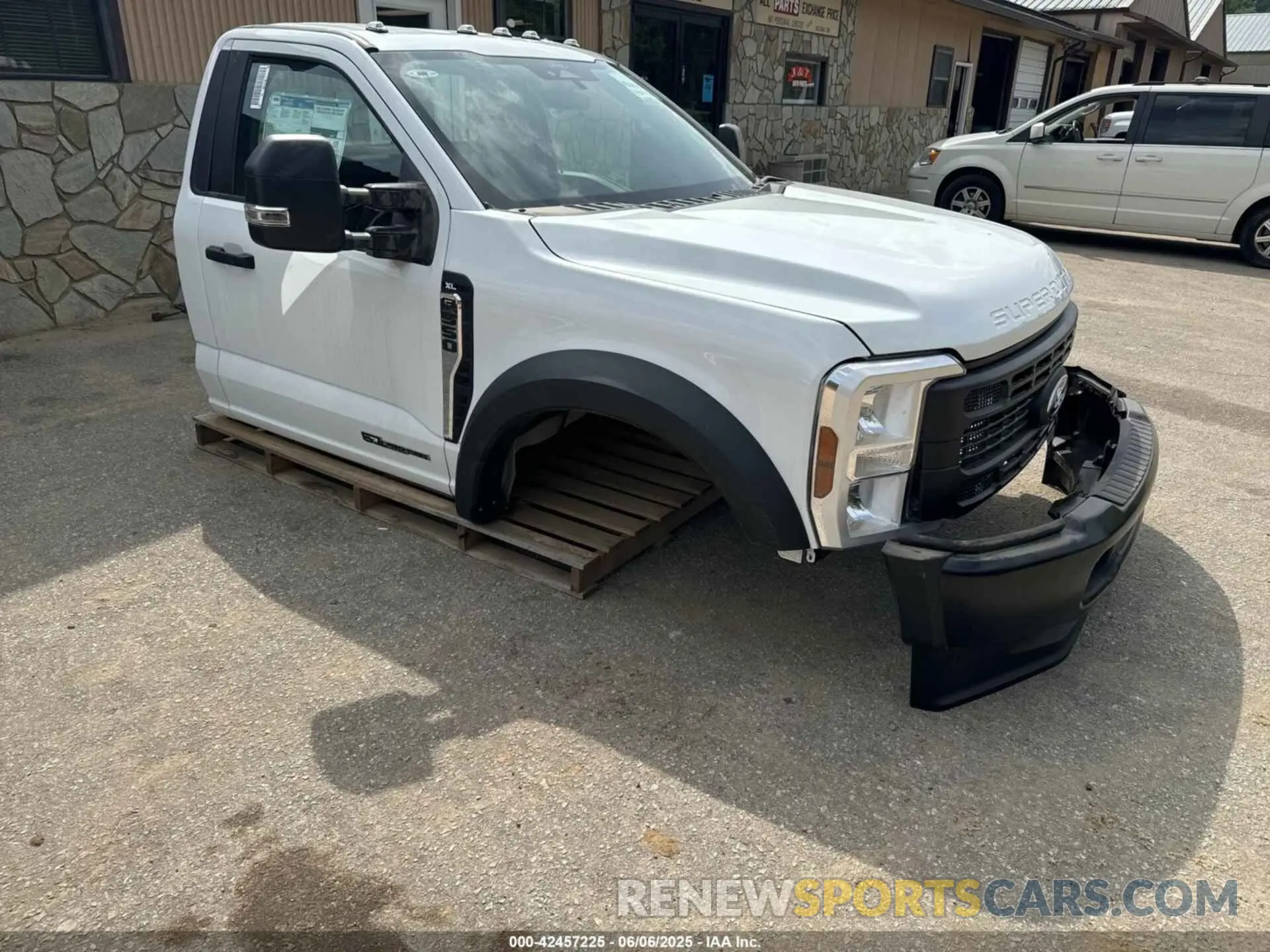 1 Photograph of a damaged car 1FDUF5HT3RED06942 FORD F-550 CHASSIS 2024