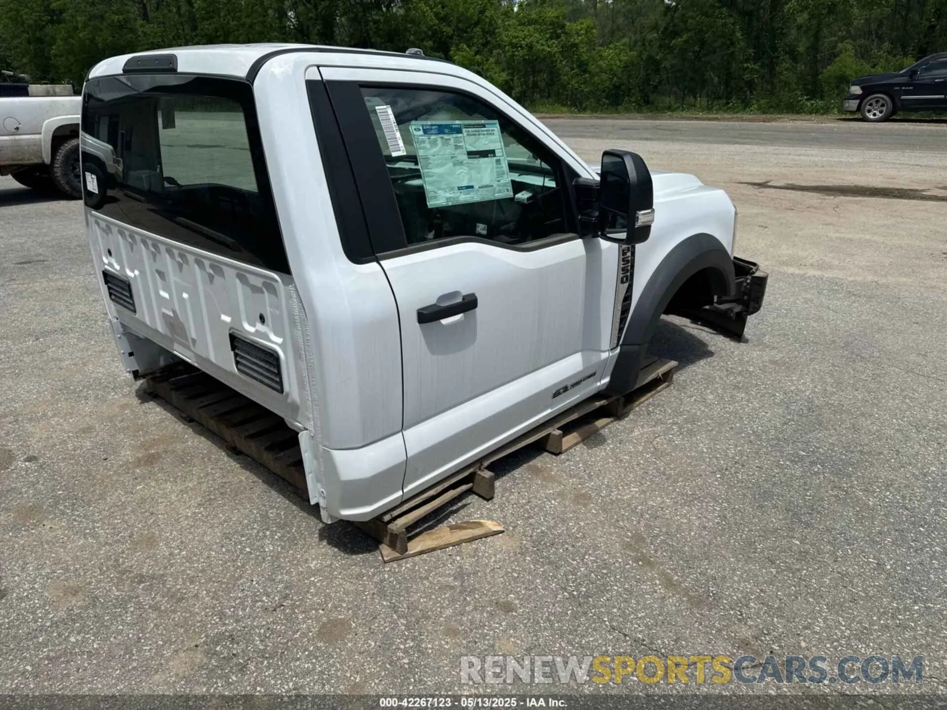 4 Photograph of a damaged car 1FDUF5HT6RED08023 FORD F-550 CHASSIS 2024
