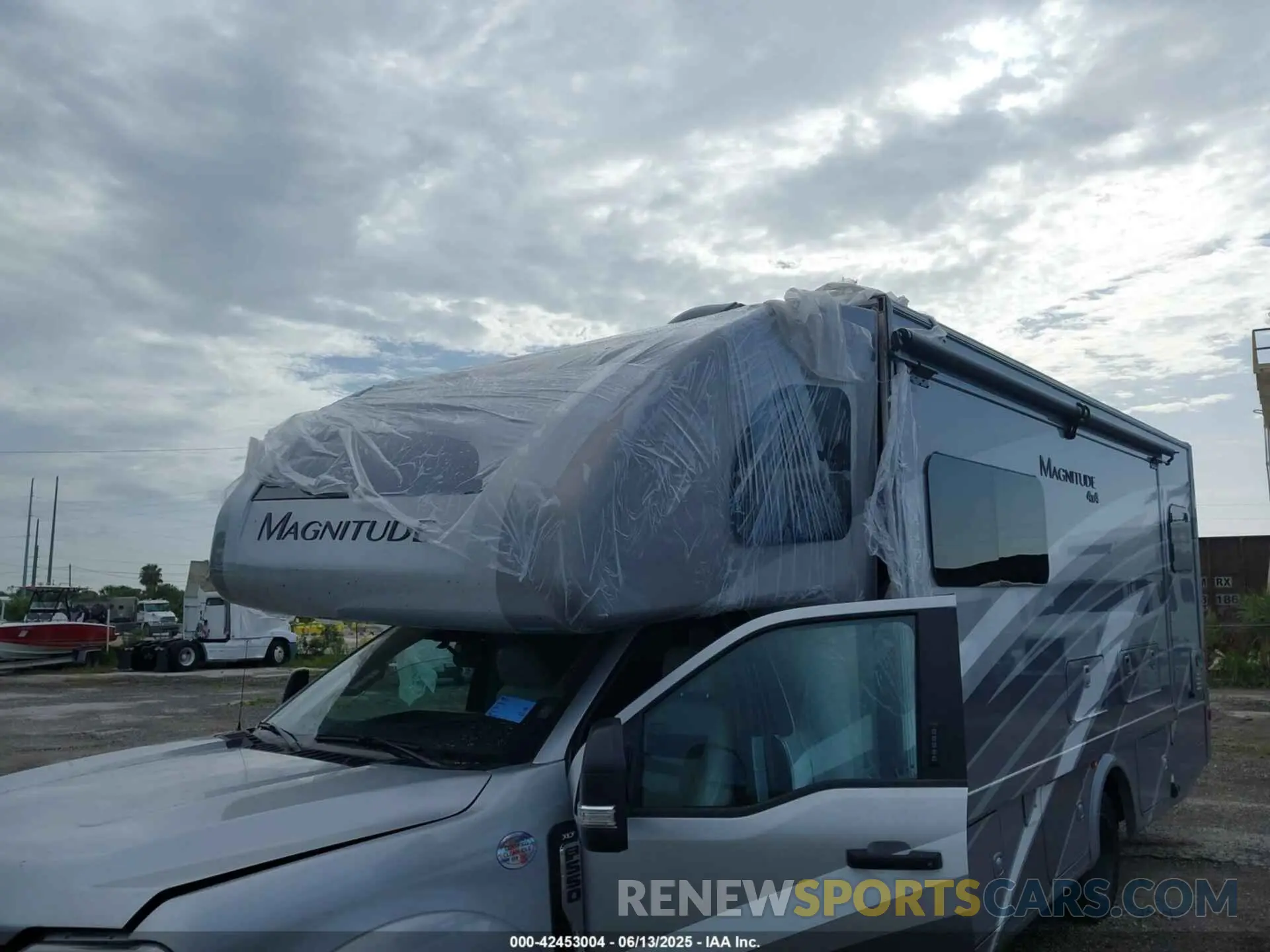 11 Photograph of a damaged car 1FDUF5HTXRDA00083 FORD F-550 CHASSIS 2024