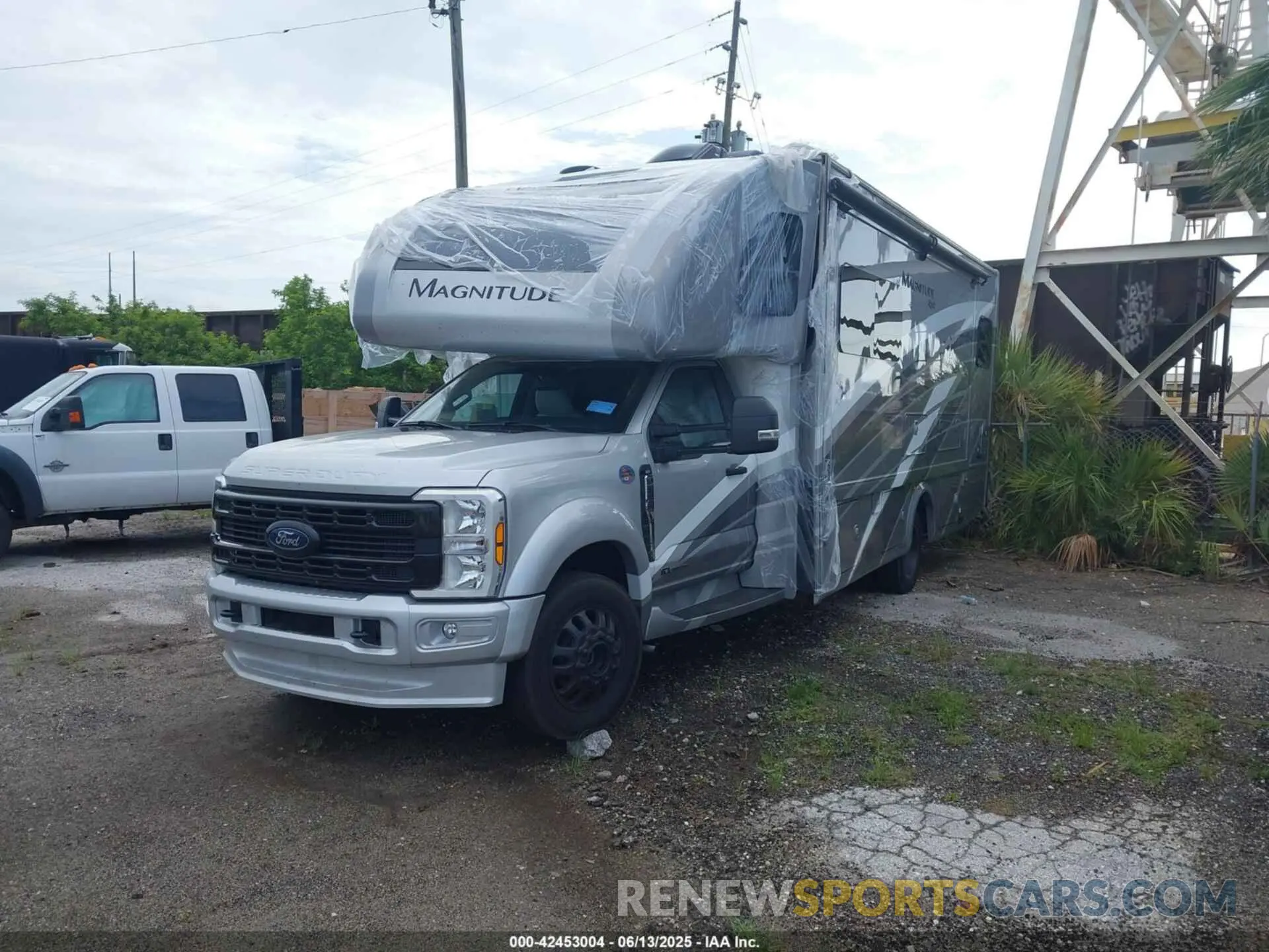 2 Photograph of a damaged car 1FDUF5HTXRDA00083 FORD F-550 CHASSIS 2024