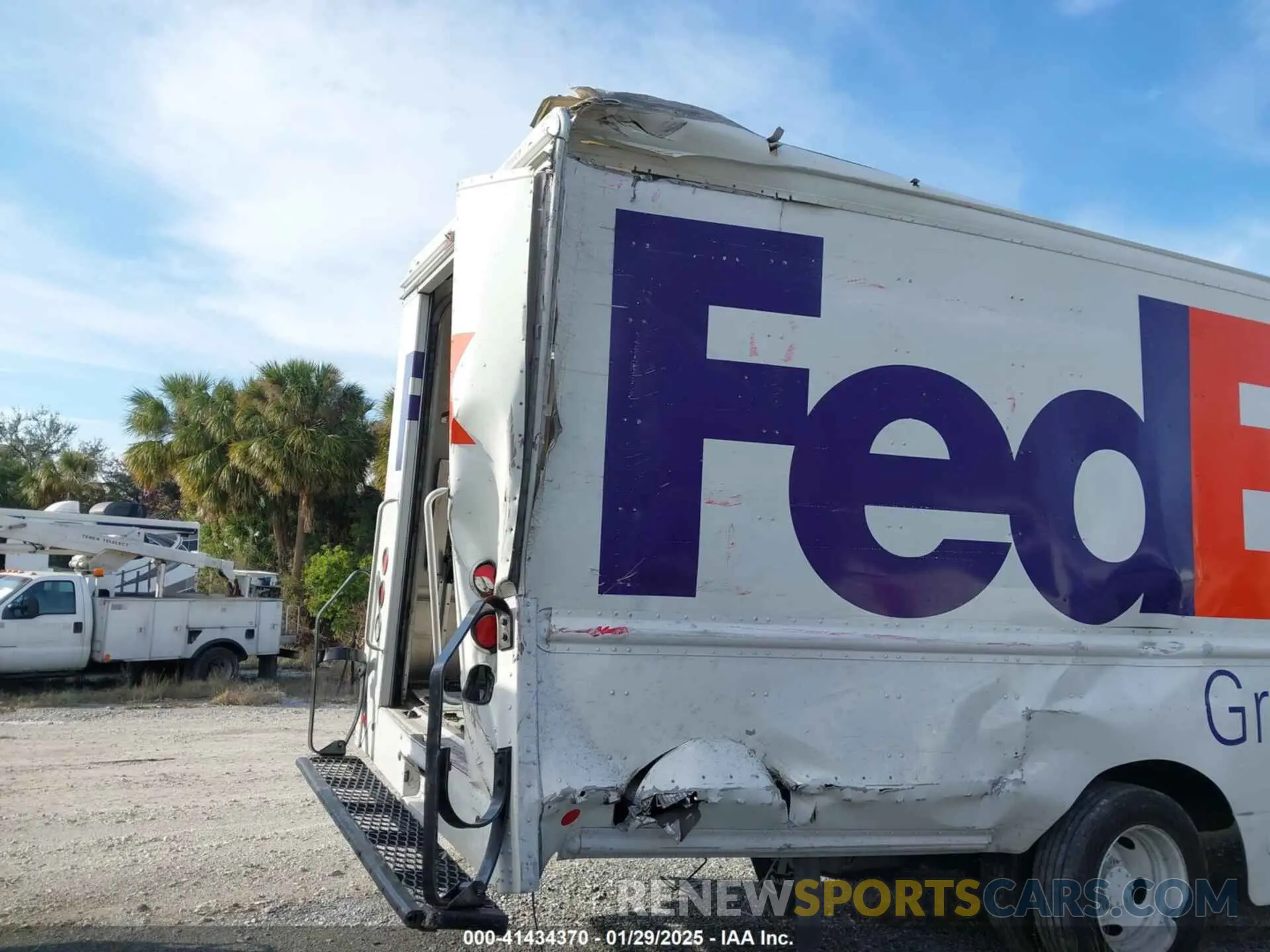 17 Photograph of a damaged car 1F65F5KYXK0A21643 FORD F-59 COMMERCIAL STRIPPED 2019