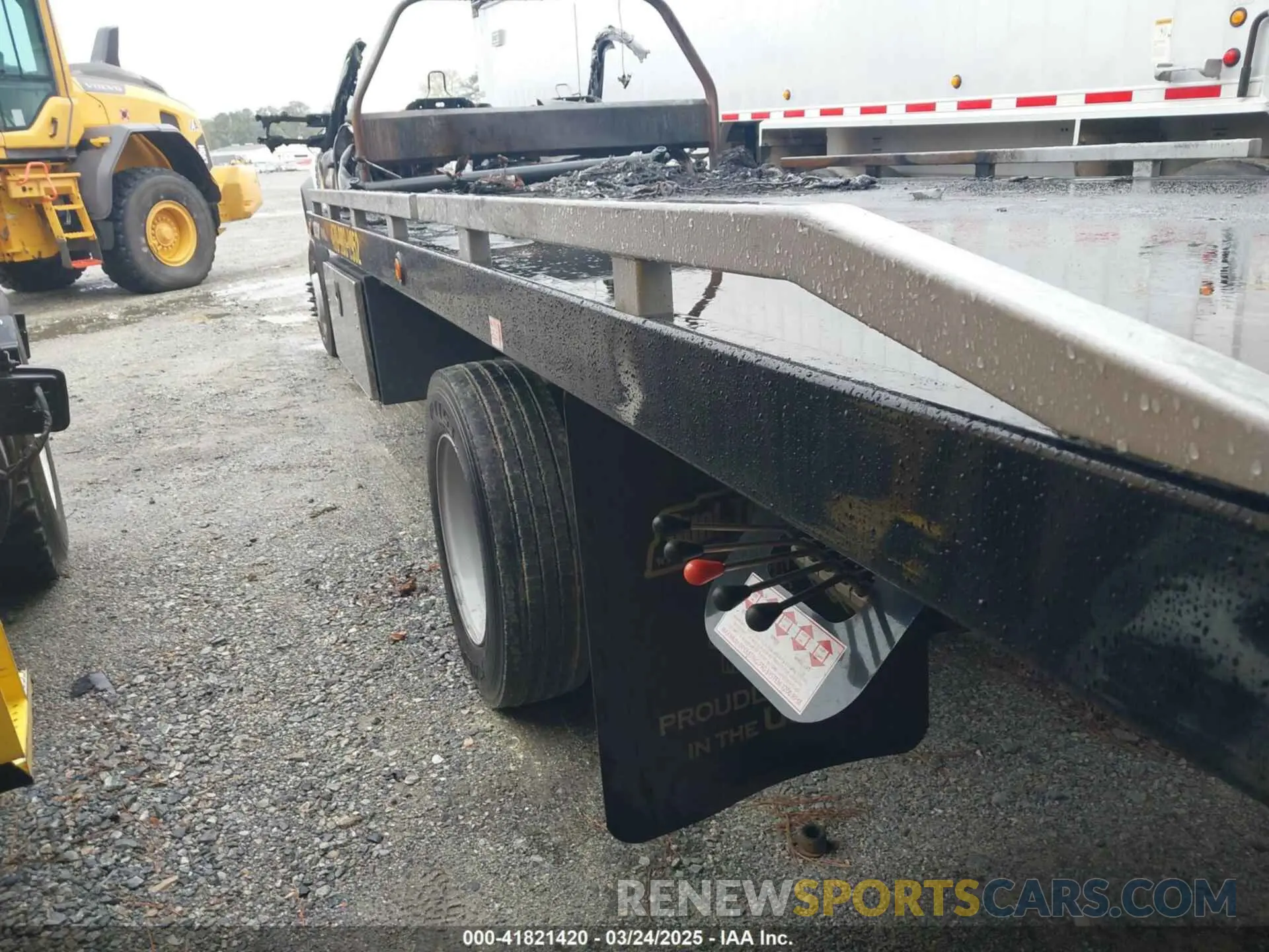 17 Photograph of a damaged car 1FDFF6KTXPDA02856 FORD F-600 CHASSIS 2023