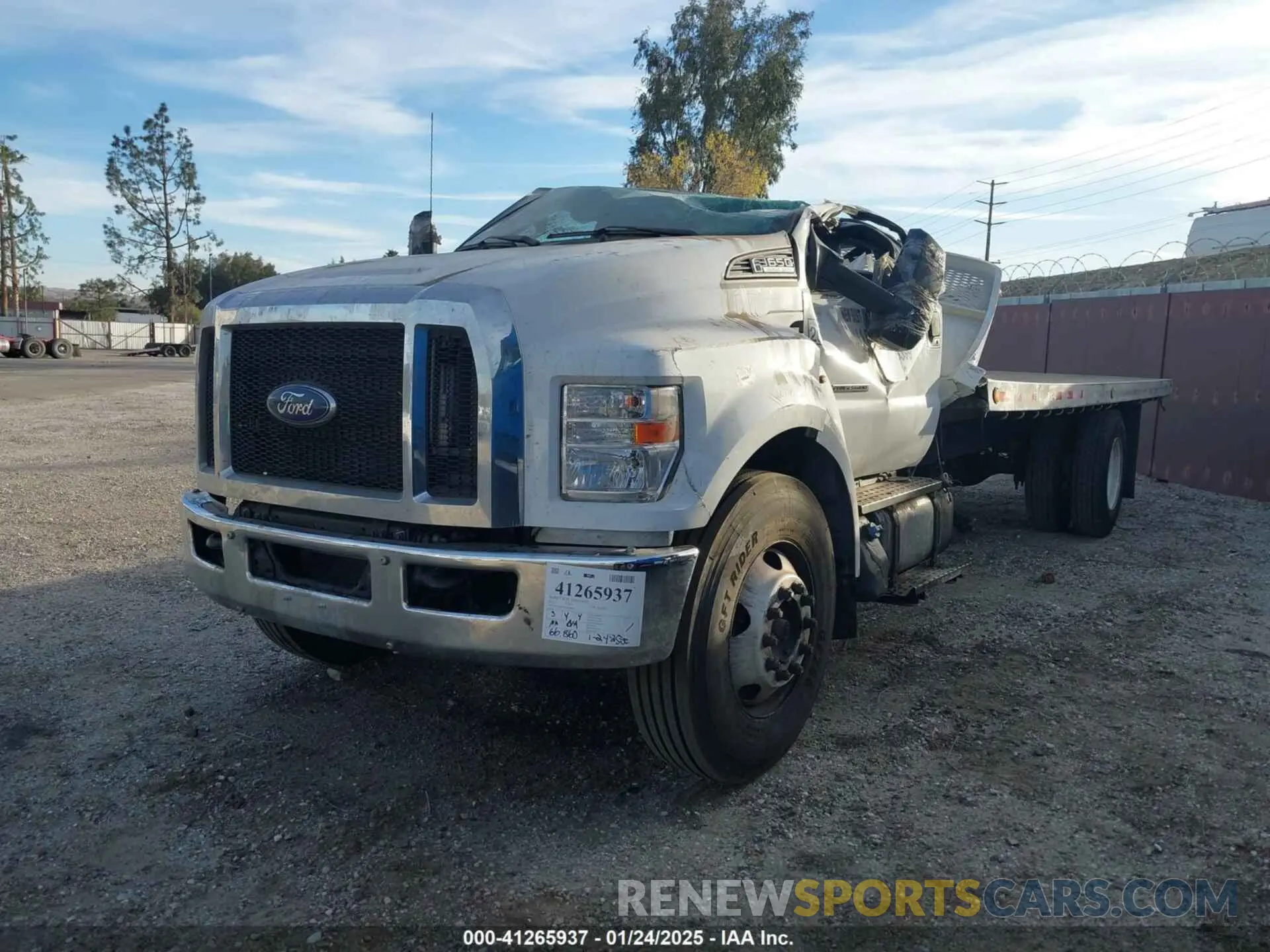 2 Photograph of a damaged car 1FDNF6DE7PDF08235 FORD F-650 DIESEL 2023