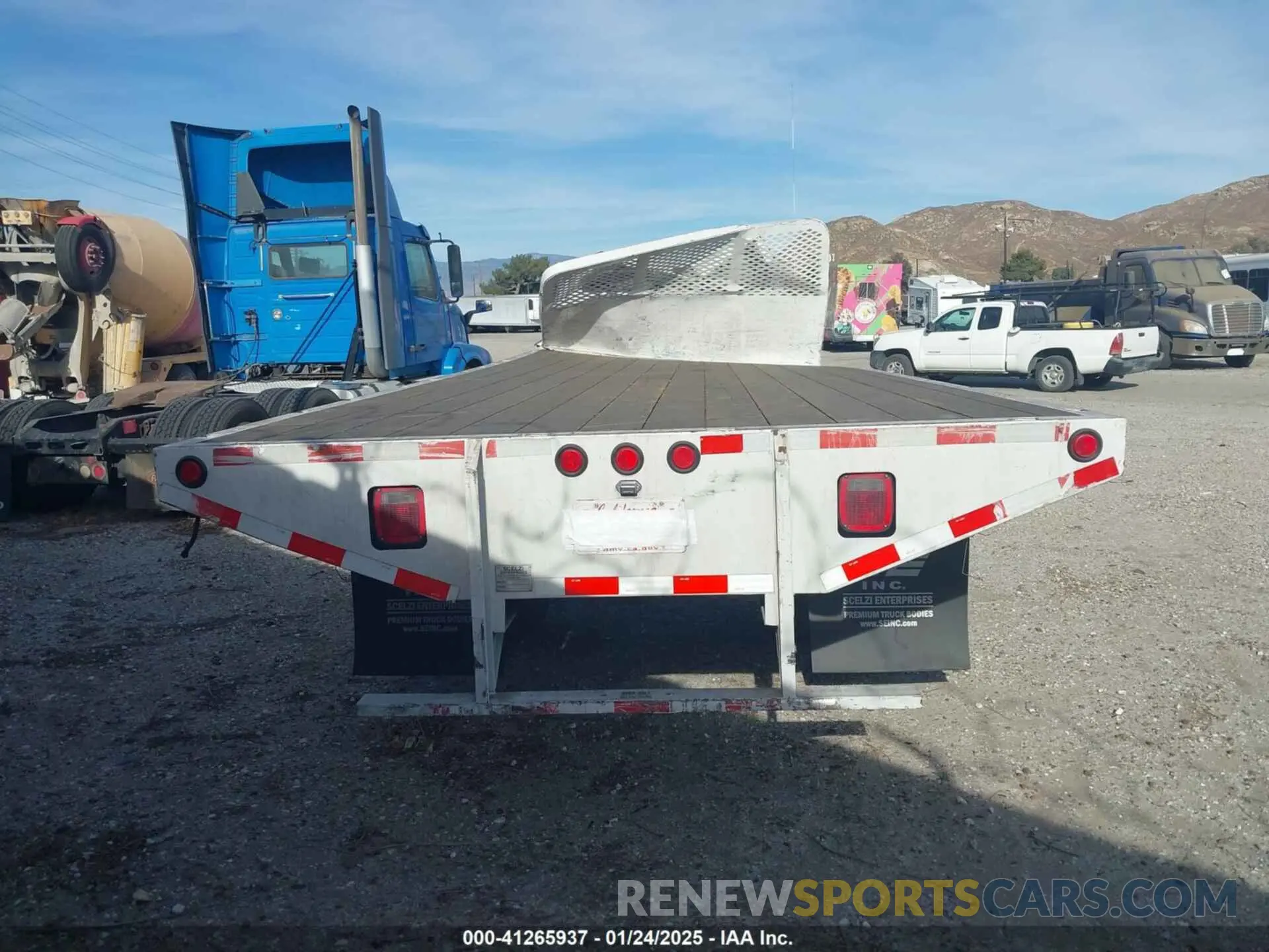 8 Photograph of a damaged car 1FDNF6DE7PDF08235 FORD F-650 DIESEL 2023