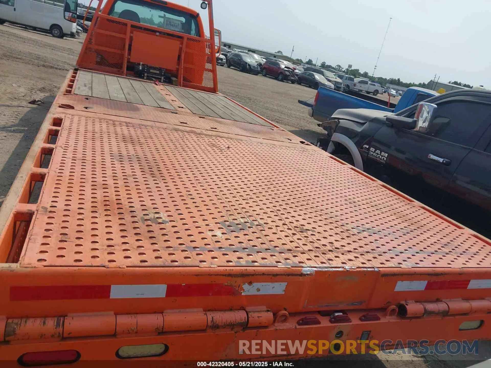 15 Photograph of a damaged car 1FDNF6AY9KDF15002 FORD F-650 GAS 2019