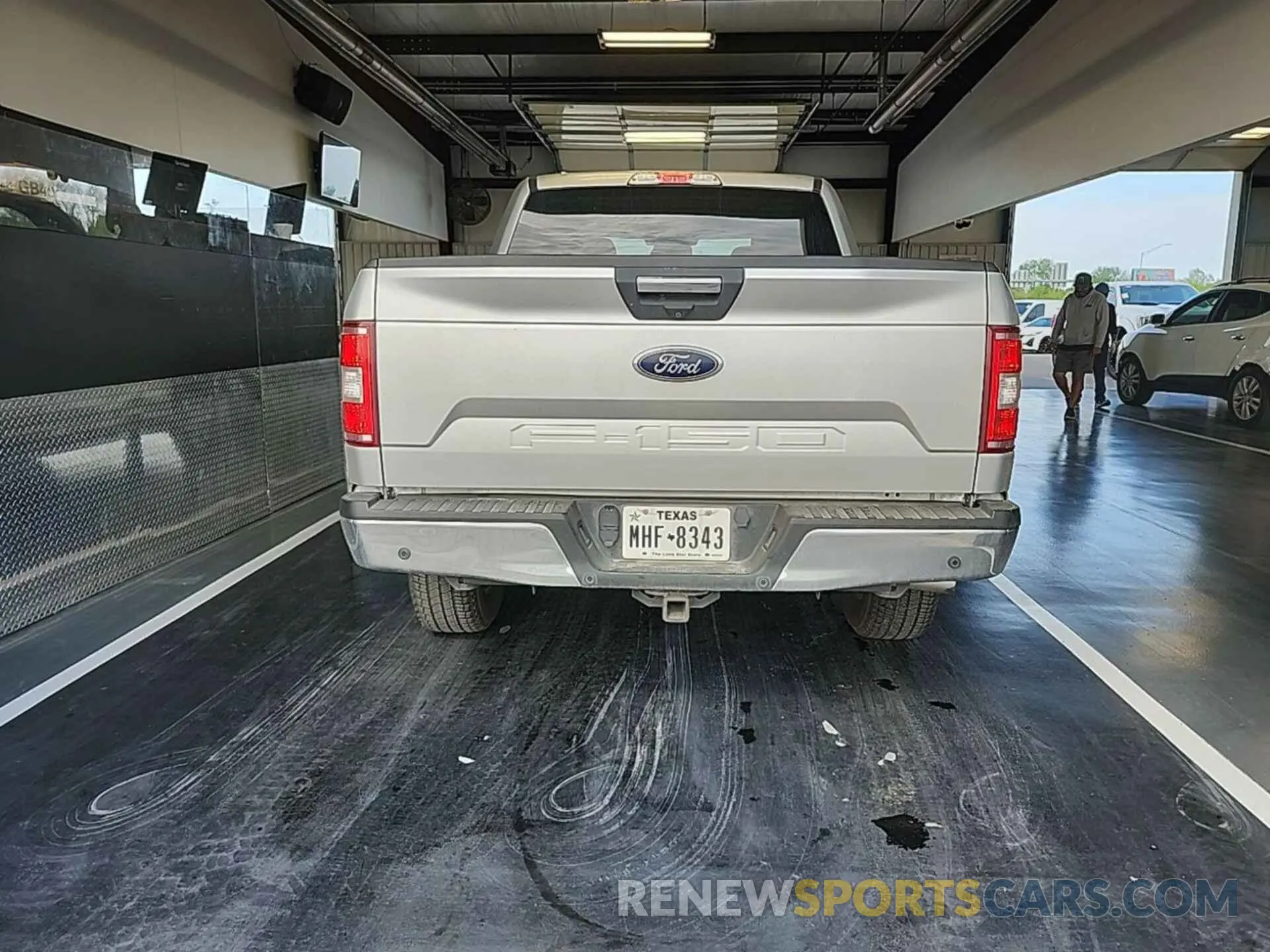 18 Photograph of a damaged car 1FTEW1EB9KKE41508 FORD F150 2019