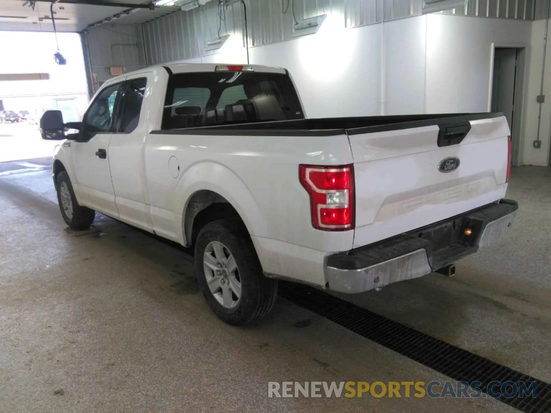 18 Photograph of a damaged car 1FTEX1C46KKE10542 FORD F150 2019