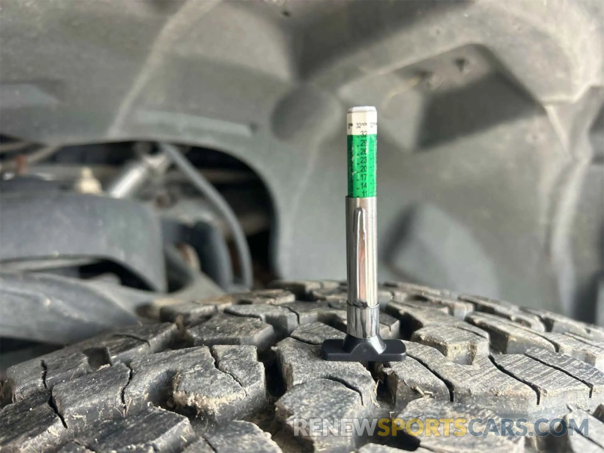 14 Photograph of a damaged car 1FTEX1C51KKD18005 FORD F150 2019