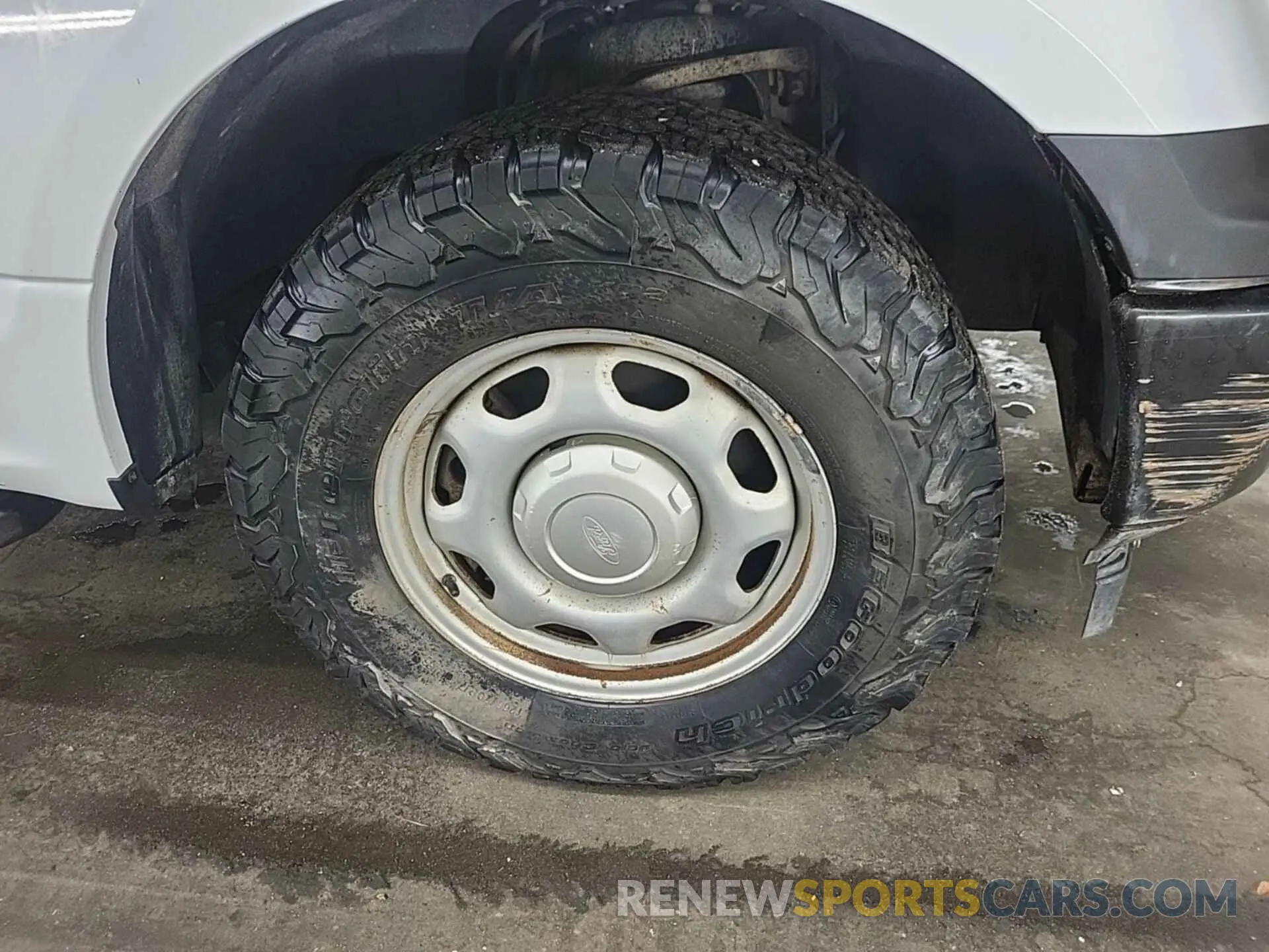33 Photograph of a damaged car 1FTEX1EB2KKD00664 FORD F150 2019