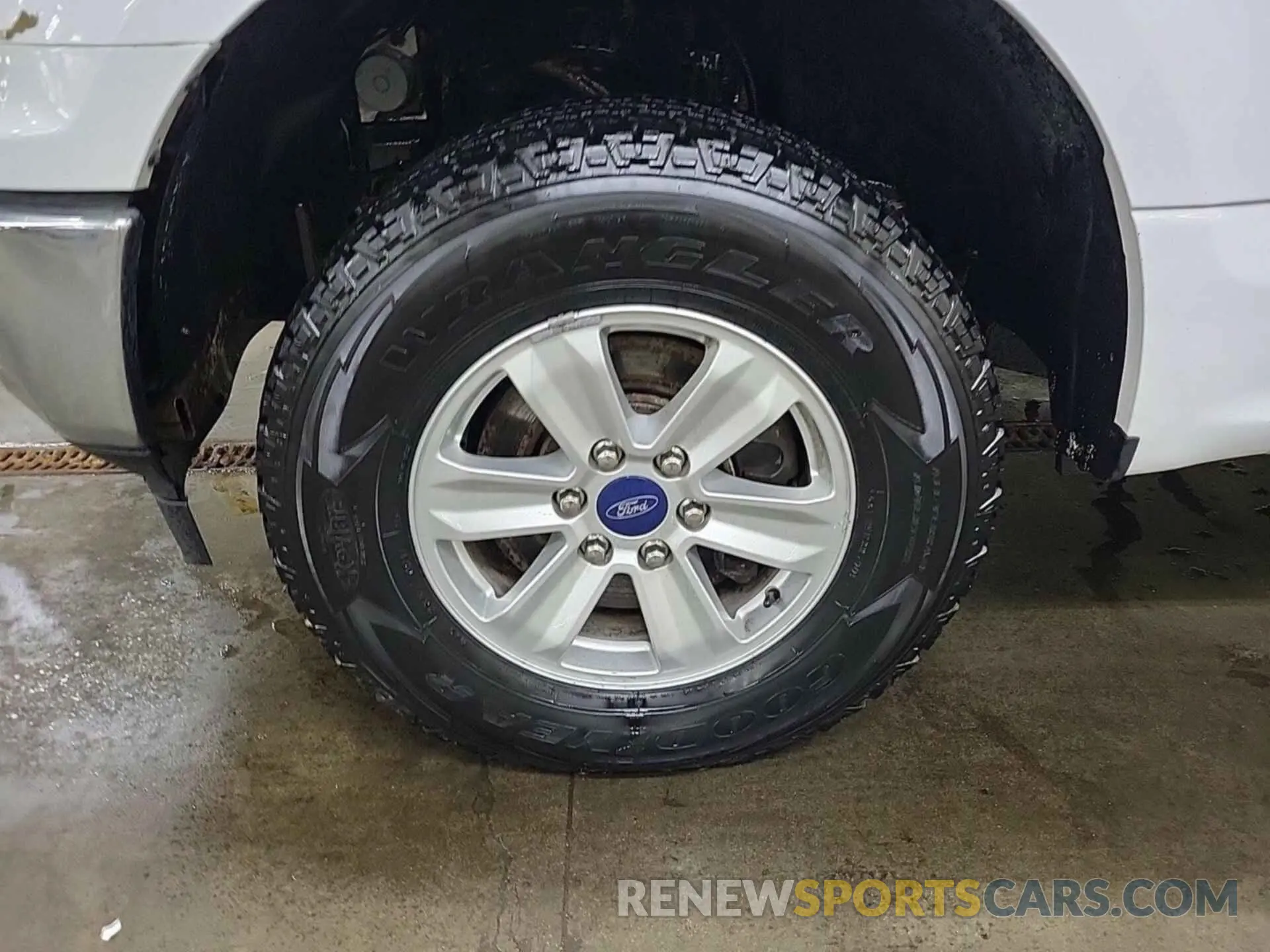 25 Photograph of a damaged car 1FTEX1EB6KKC03662 FORD F150 2019