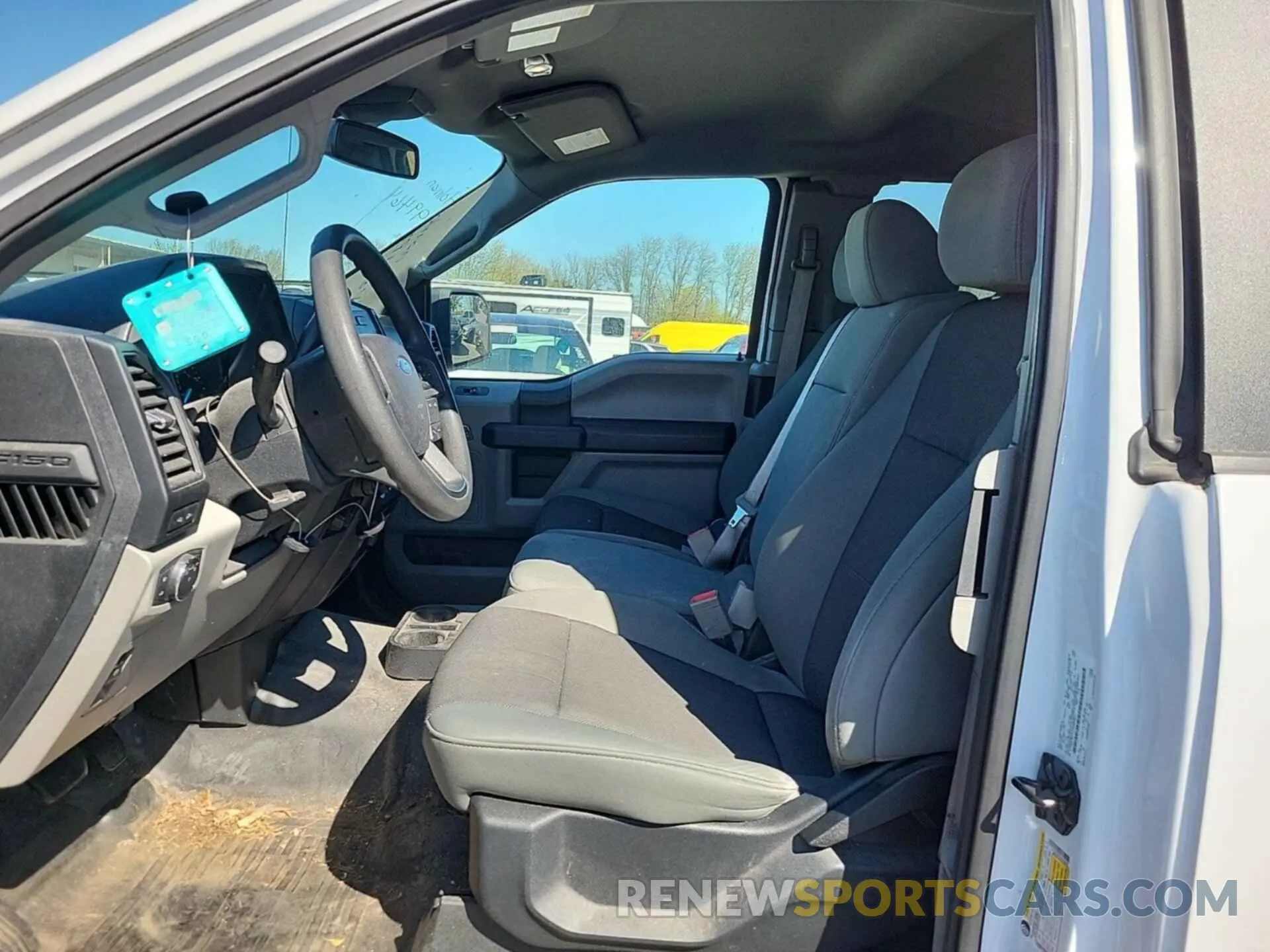 32 Photograph of a damaged car 1FTEX1EP1KKD58955 FORD F150 2019