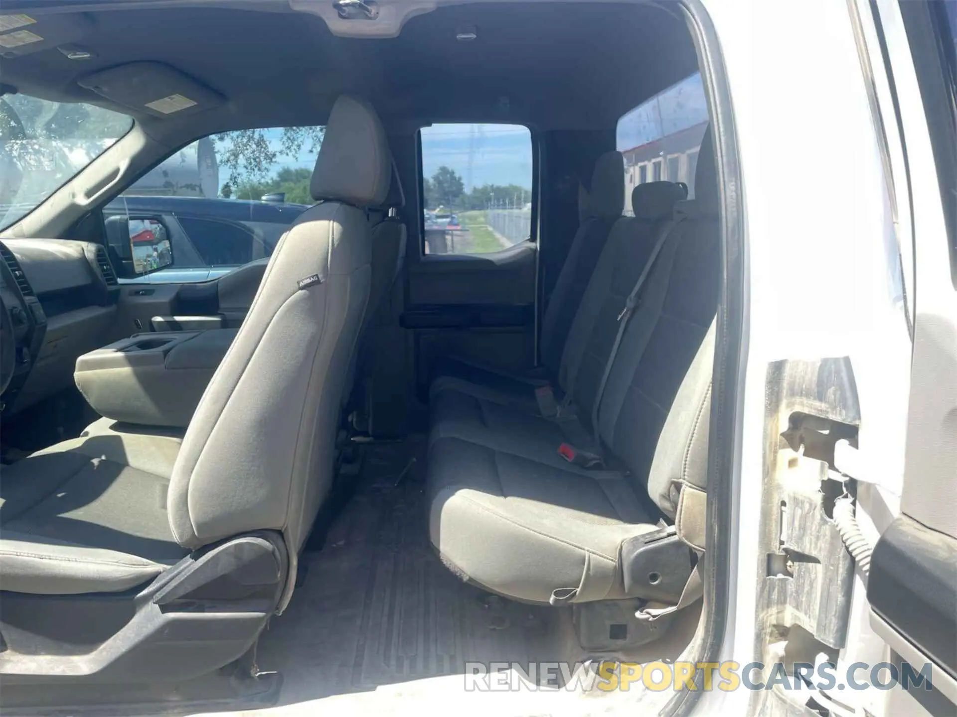 32 Photograph of a damaged car 1FTEX1EPXKKD17465 FORD F150 2019