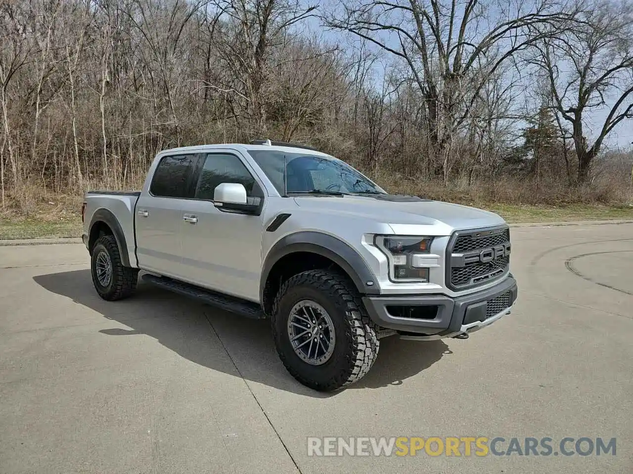 1 Photograph of a damaged car 1FTFW1RG9KFB82084 FORD F150 2019