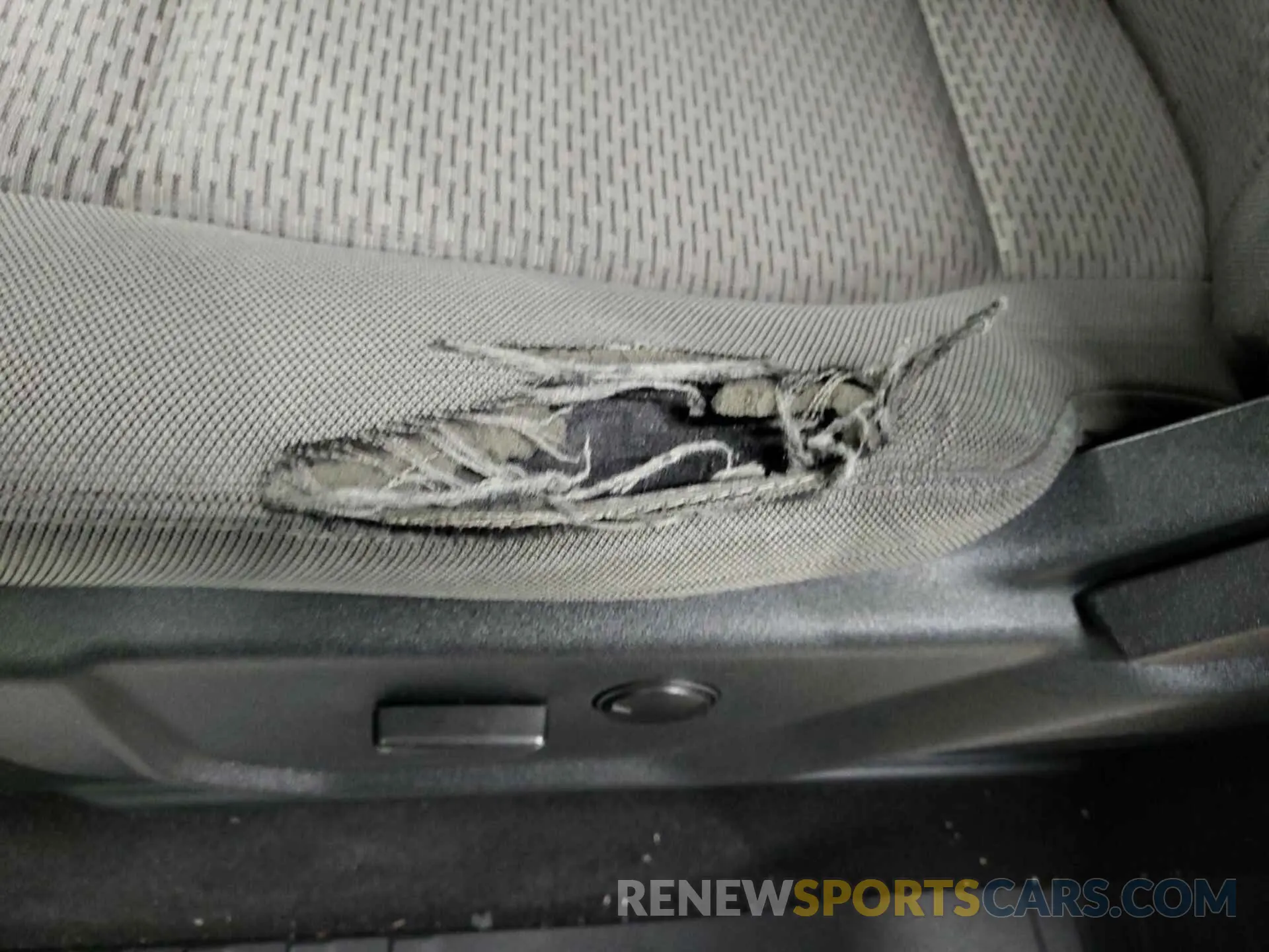 4 Photograph of a damaged car 1FTFX1E40KKE10523 FORD F150 2019