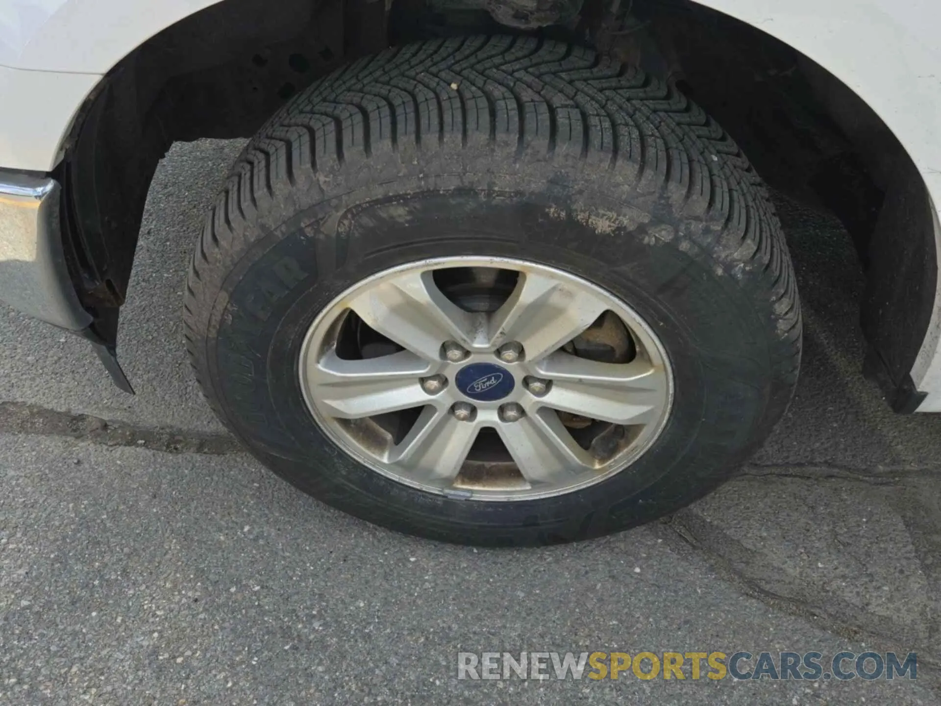 18 Photograph of a damaged car 1FTFX1E44KKC43454 FORD F150 2019