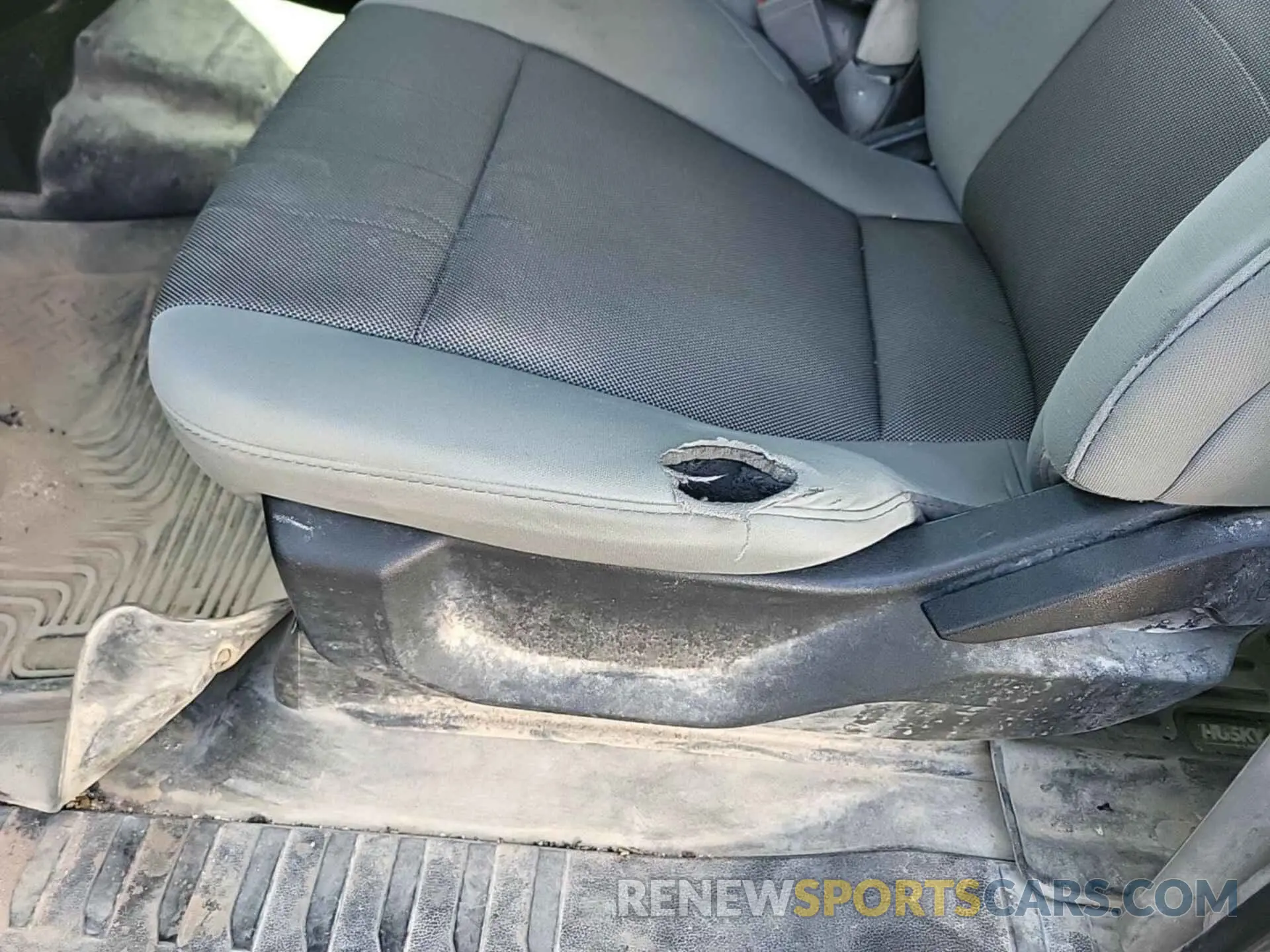 6 Photograph of a damaged car 1FTFX1E50KKE52828 FORD F150 2019