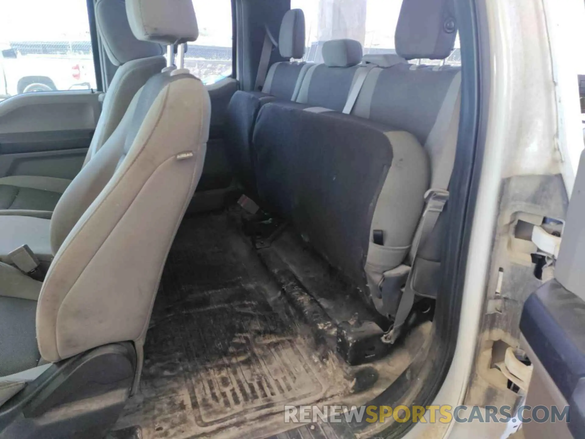 4 Photograph of a damaged car 1FTFX1E5XKKE52562 FORD F150 2019