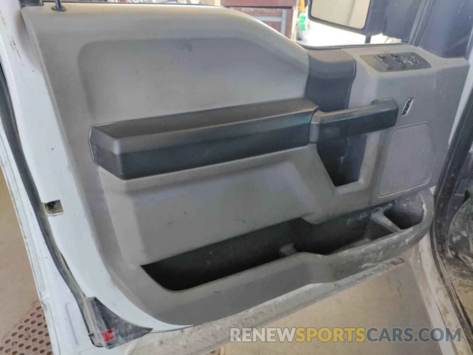 8 Photograph of a damaged car 1FTFX1E5XKKE52562 FORD F150 2019