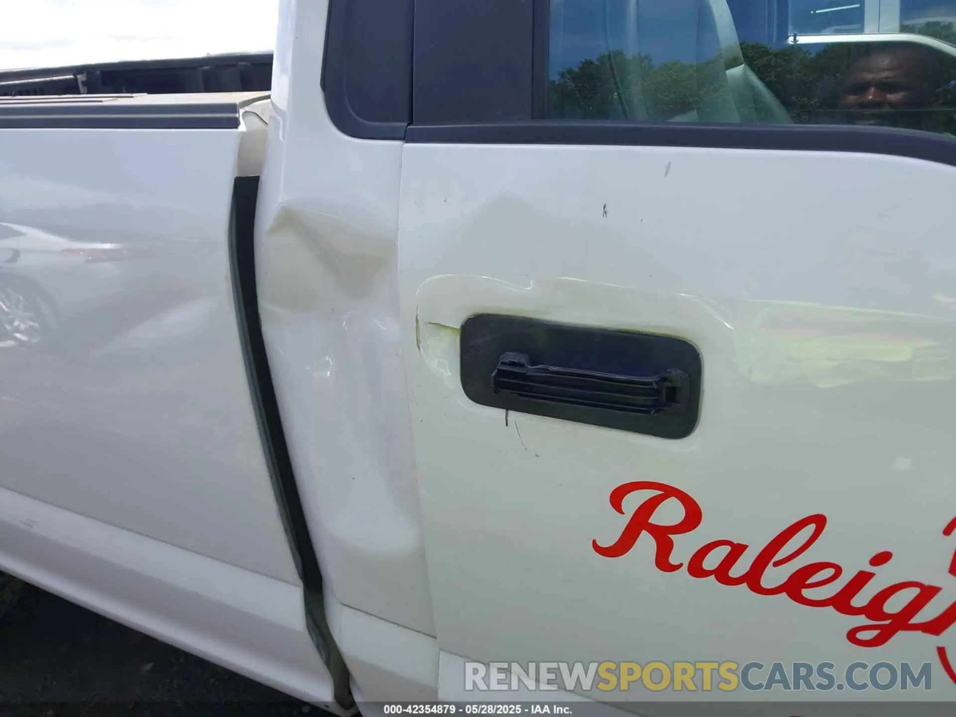 18 Photograph of a damaged car 1FTMF1CB5KKD32509 FORD F150 2019