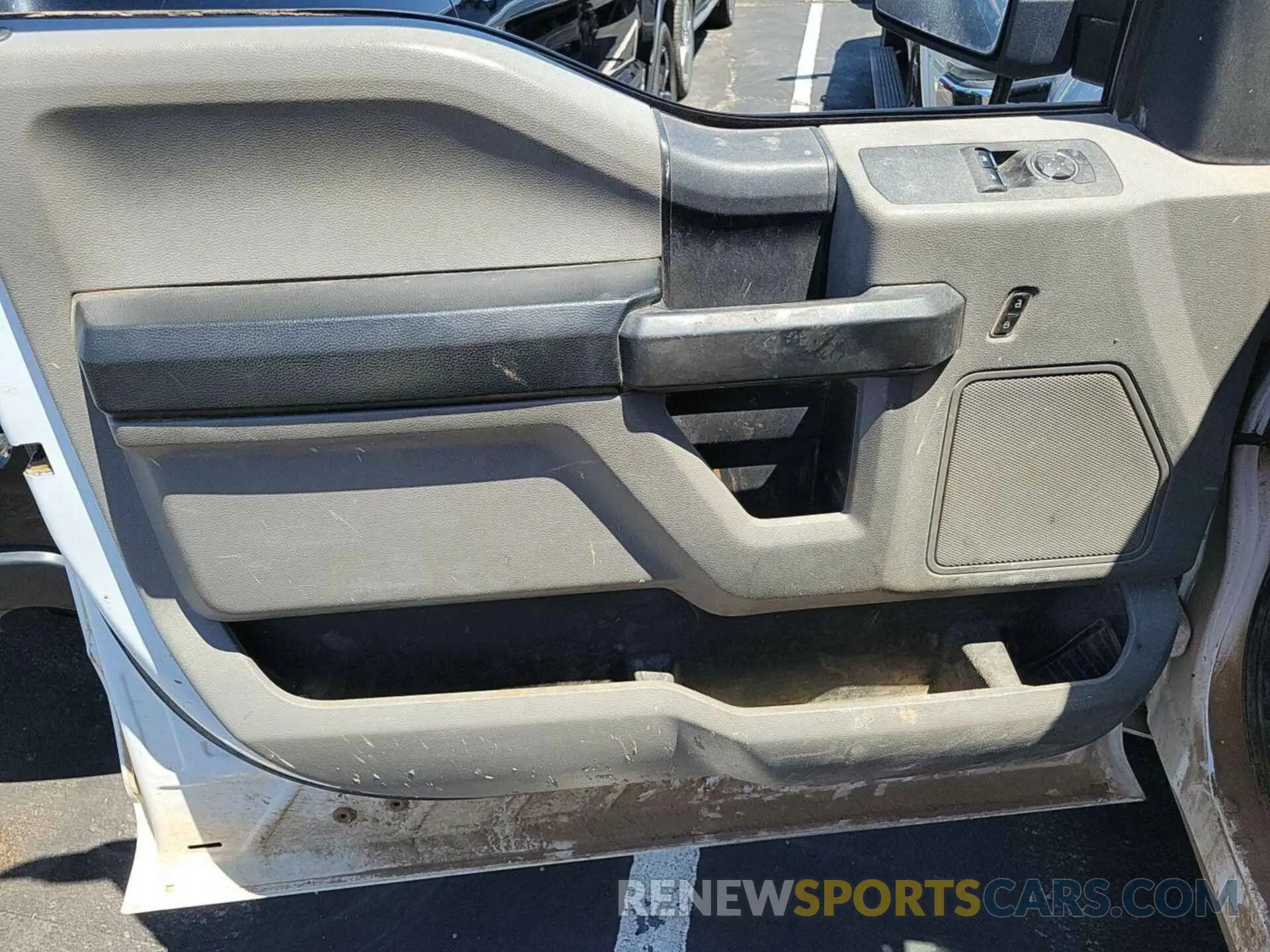 33 Photograph of a damaged car 1FTMF1EB3KKD76909 FORD F150 2019