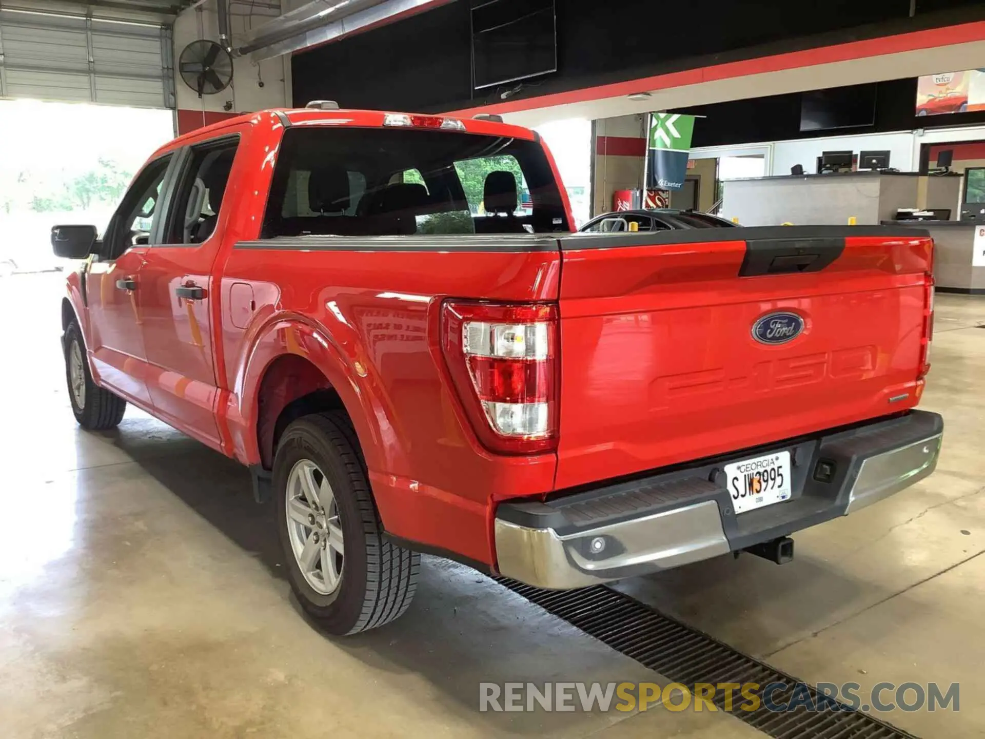 25 Photograph of a damaged car 1FTEW1C80MKD70757 FORD F150 2021