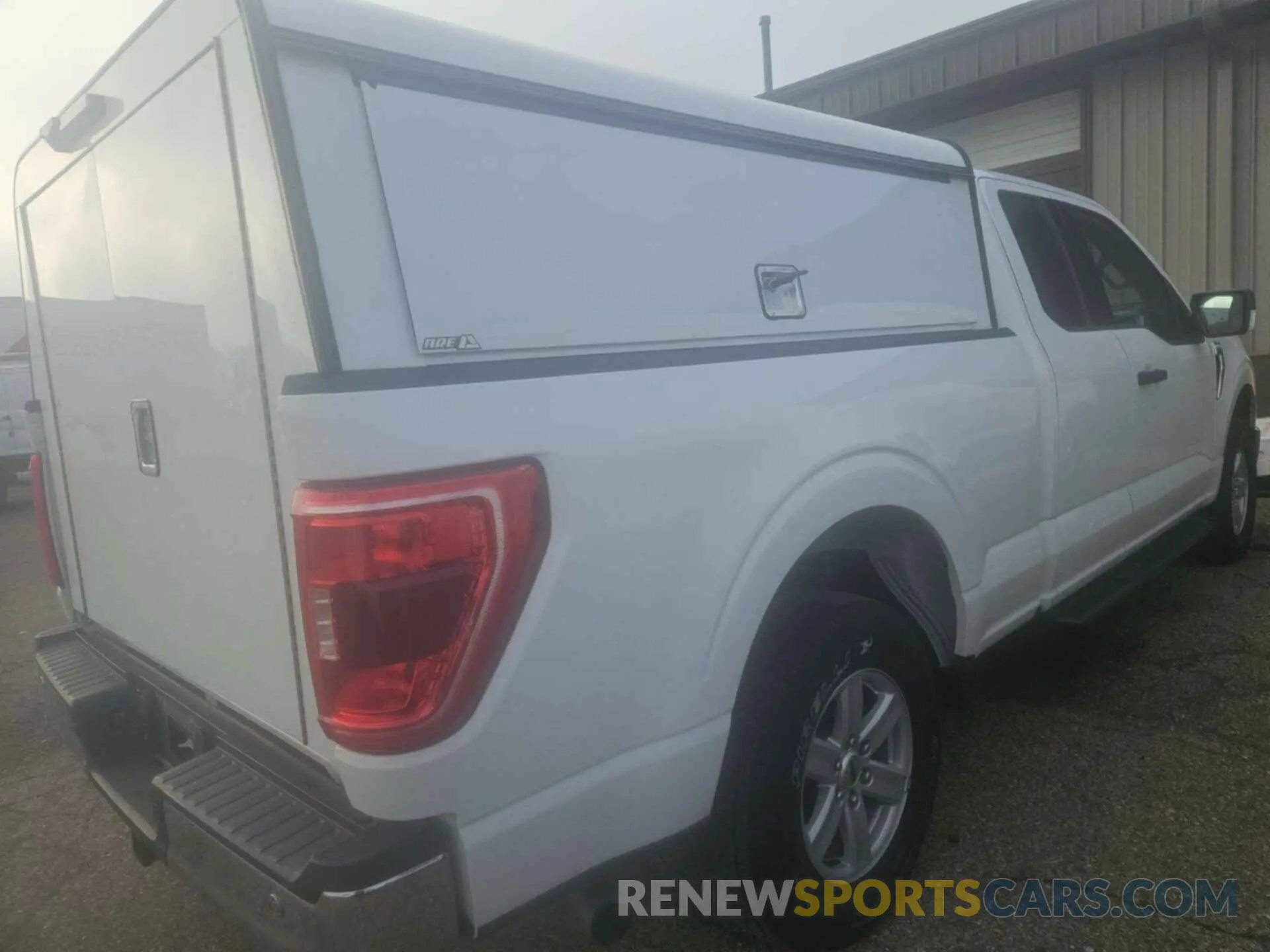 18 Photograph of a damaged car 1FTFX1E89MFB31490 FORD F150 2021
