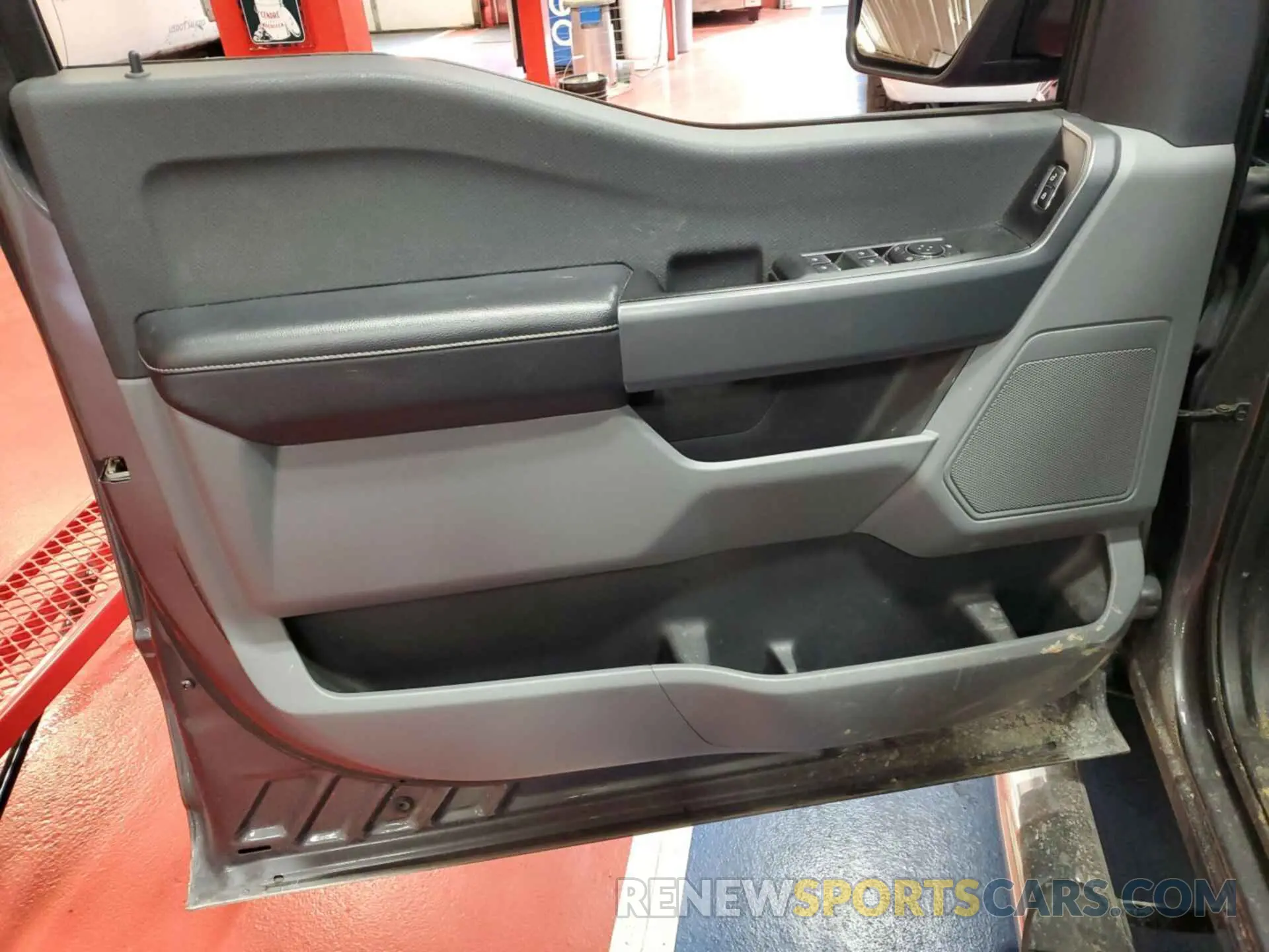 13 Photograph of a damaged car 1FTEW1EP7NFA52830 FORD F150 2022