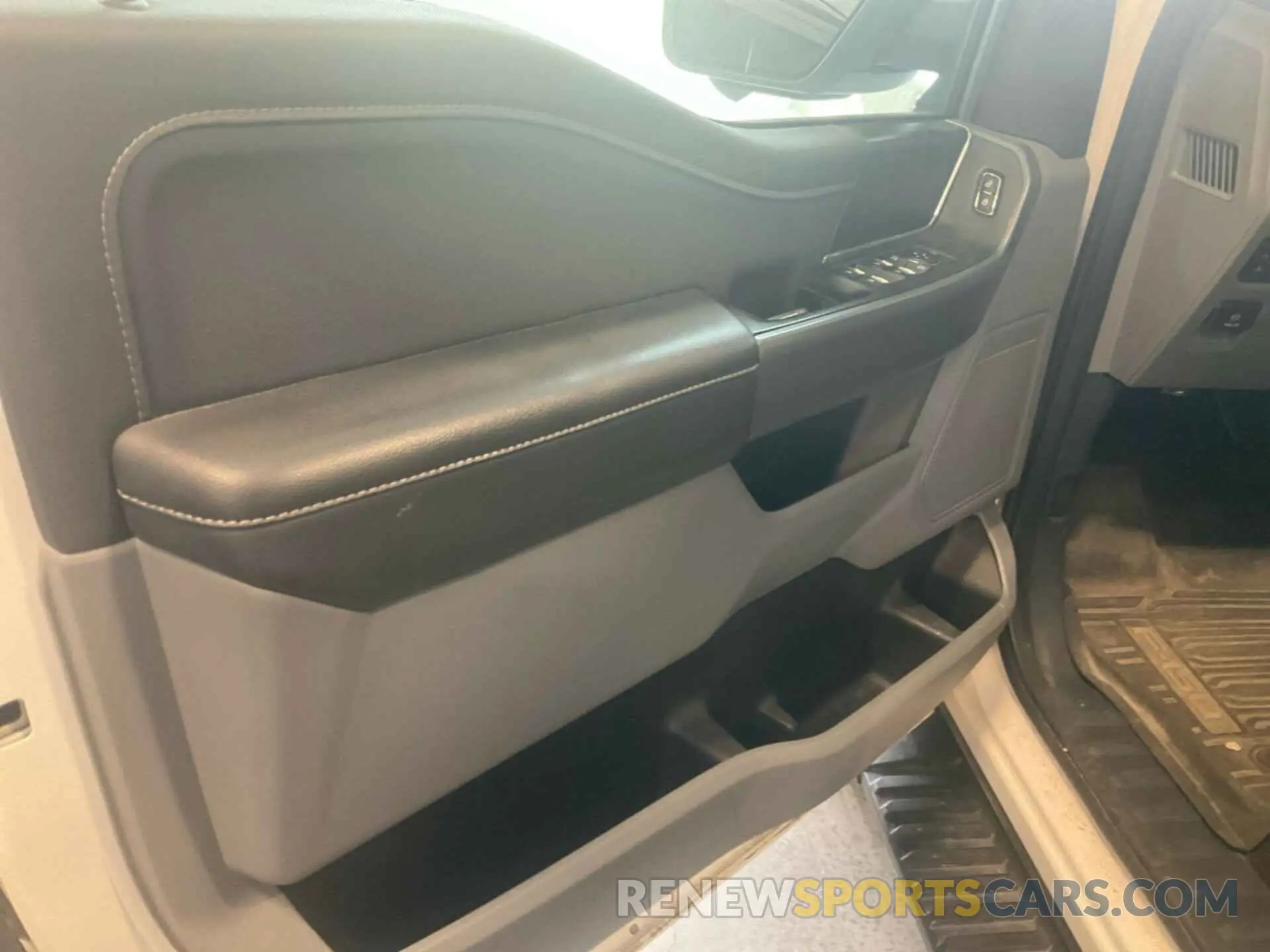 6 Photograph of a damaged car 1FTFW1CDXNFB29932 FORD F150 2022