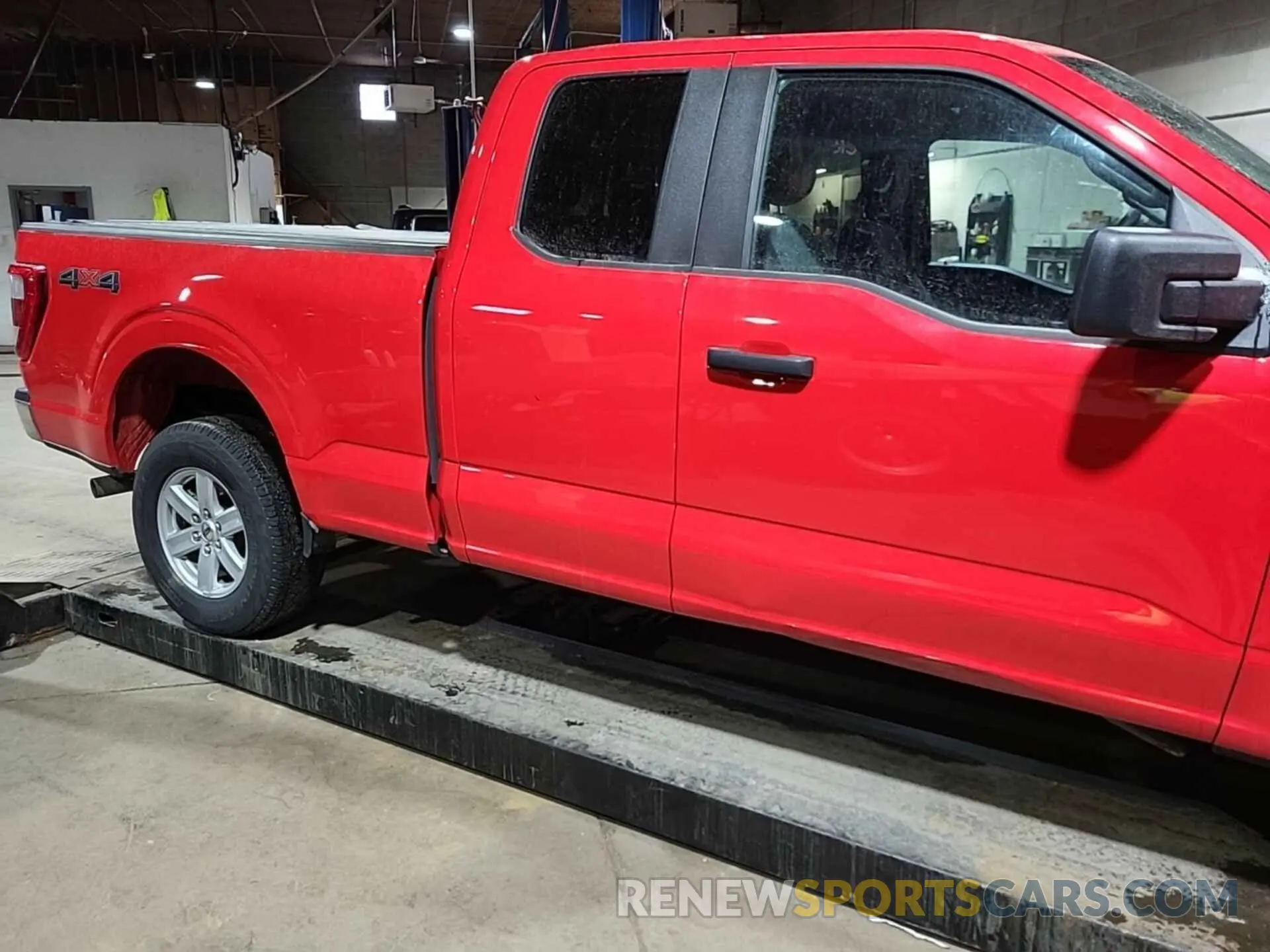 17 Photograph of a damaged car 1FTFX1E80NKE47384 FORD F150 2022