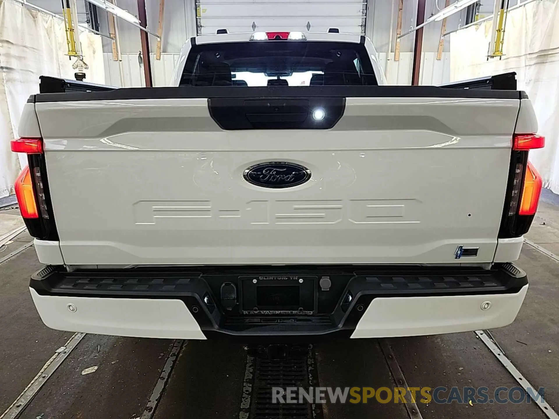 22 Photograph of a damaged car 1FT6W1EV9PWG31047 FORD F150 2023