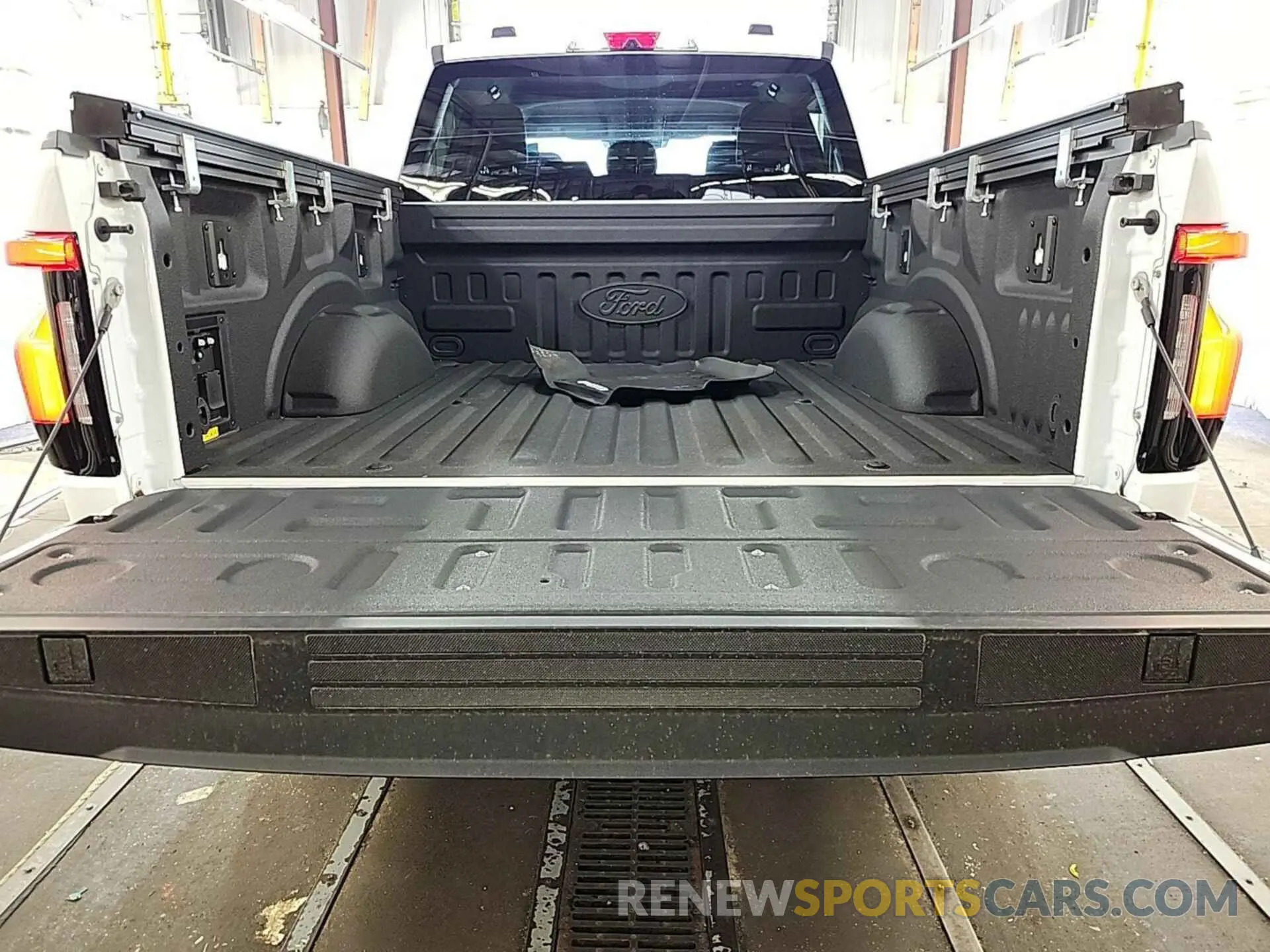 9 Photograph of a damaged car 1FT6W1EV9PWG31047 FORD F150 2023