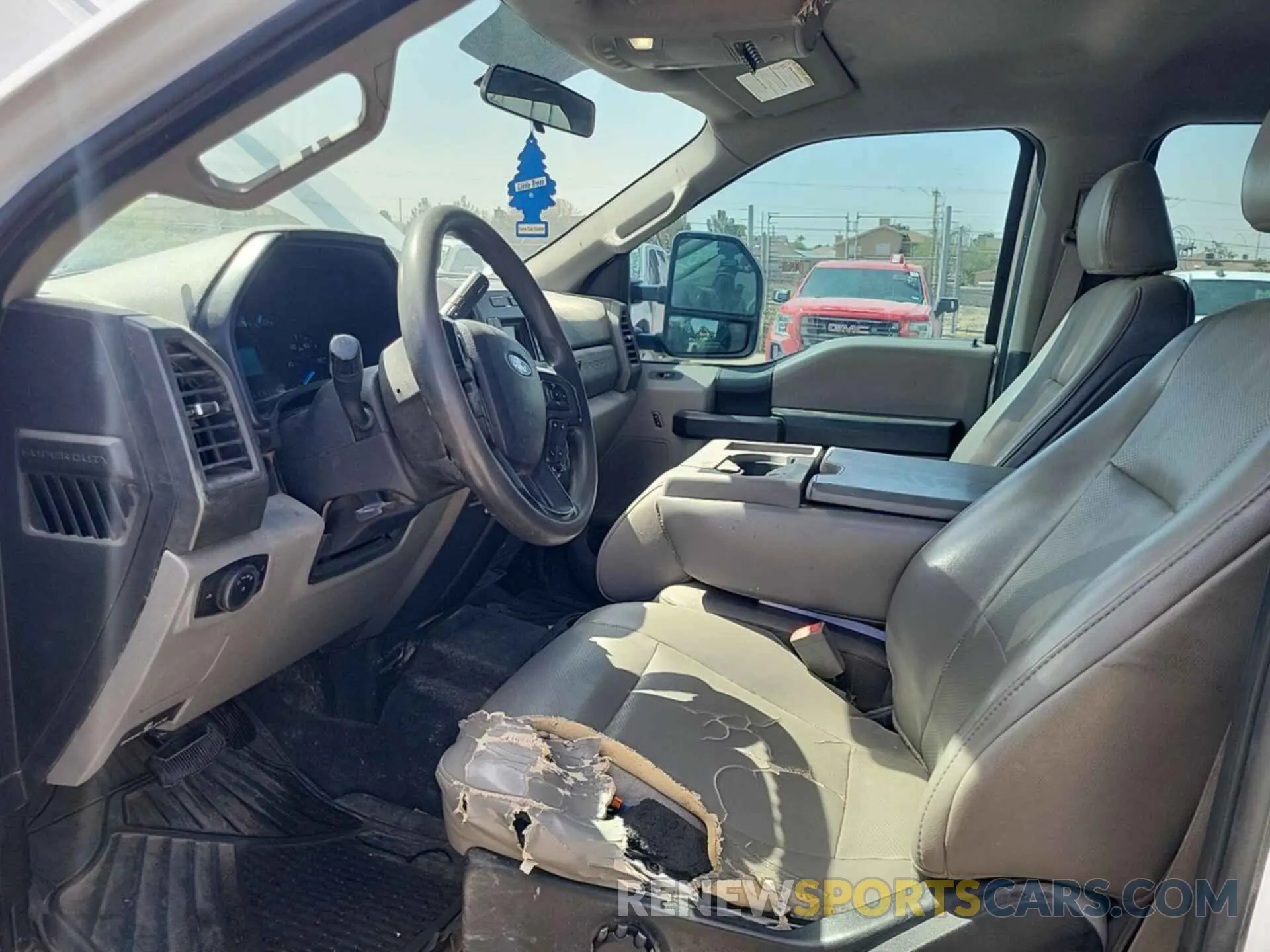 31 Photograph of a damaged car 1FT7W2B62KEC67253 FORD F250 2019