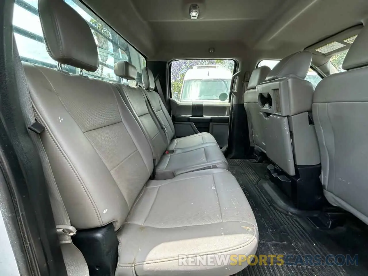 6 Photograph of a damaged car 1FT7W2B62KEF82909 FORD F250 2019
