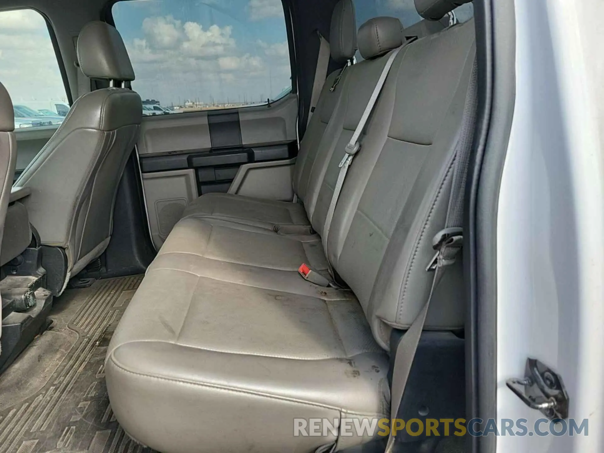 19 Photograph of a damaged car 1FT7W2B63KEC61316 FORD F250 2019
