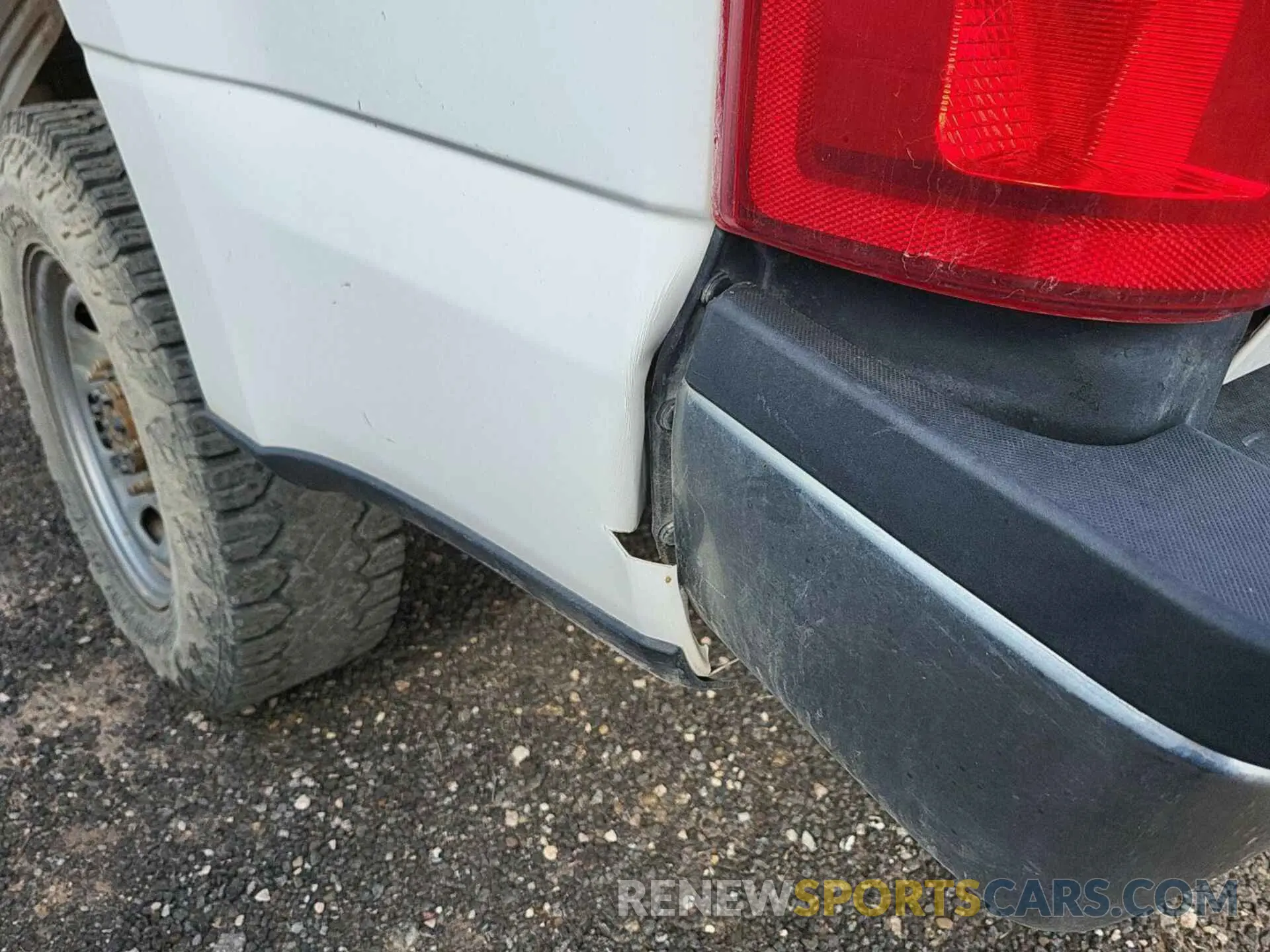 33 Photograph of a damaged car 1FT7W2B63KEC61316 FORD F250 2019