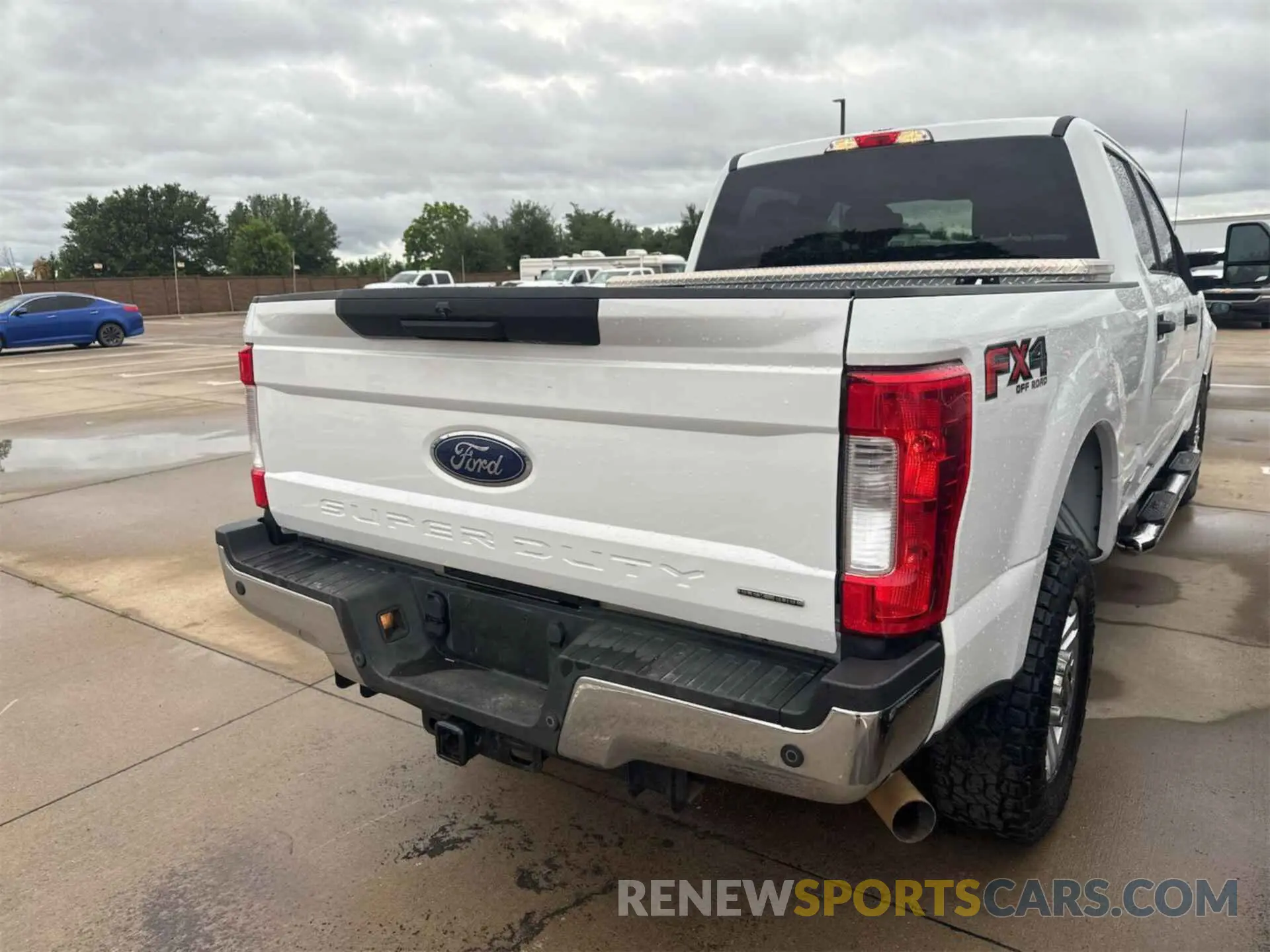 17 Photograph of a damaged car 1FT7W2B64KEC69554 FORD F250 2019