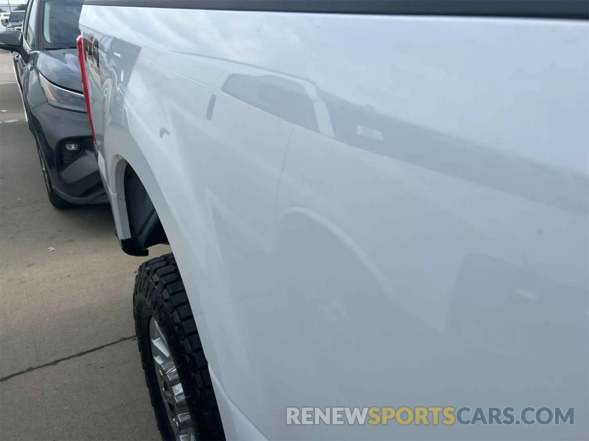 18 Photograph of a damaged car 1FT7W2B64KEC69554 FORD F250 2019