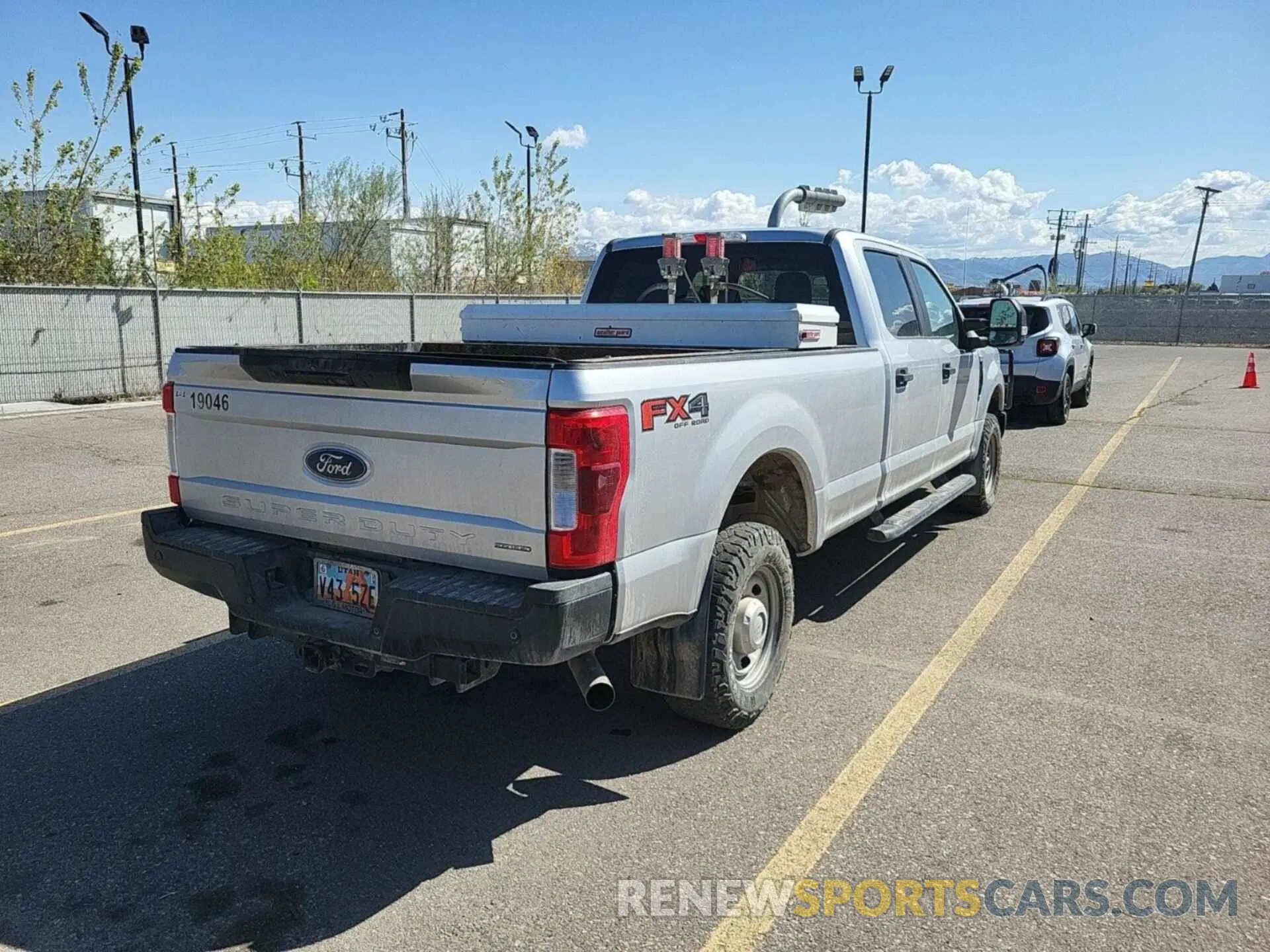 24 Photograph of a damaged car 1FT7W2B64KEF83432 FORD F250 2019